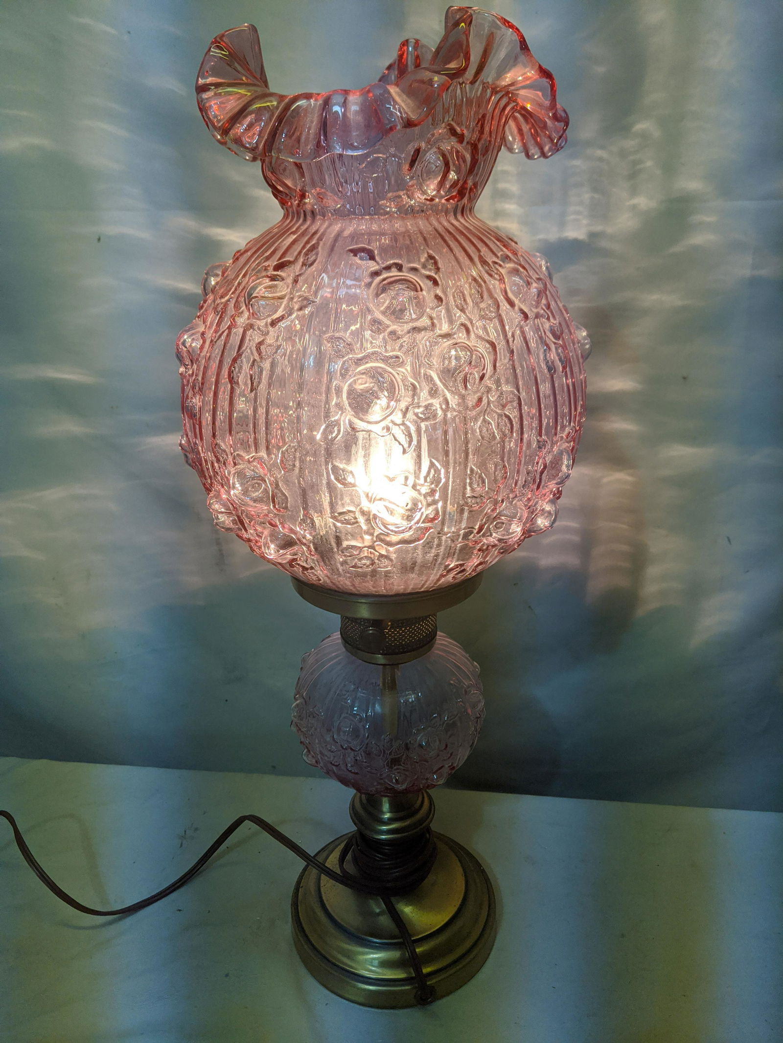 Vintage Pink Glass Gone with the Wind Electric Lamp: Vintage Pink Glass Gone with the Wind Electric Lamp. Measurements in inches:21 high x 9 diameter We offer in-house shipping. Item(s) will be packed after invoice is paid and shipping cost will be coll