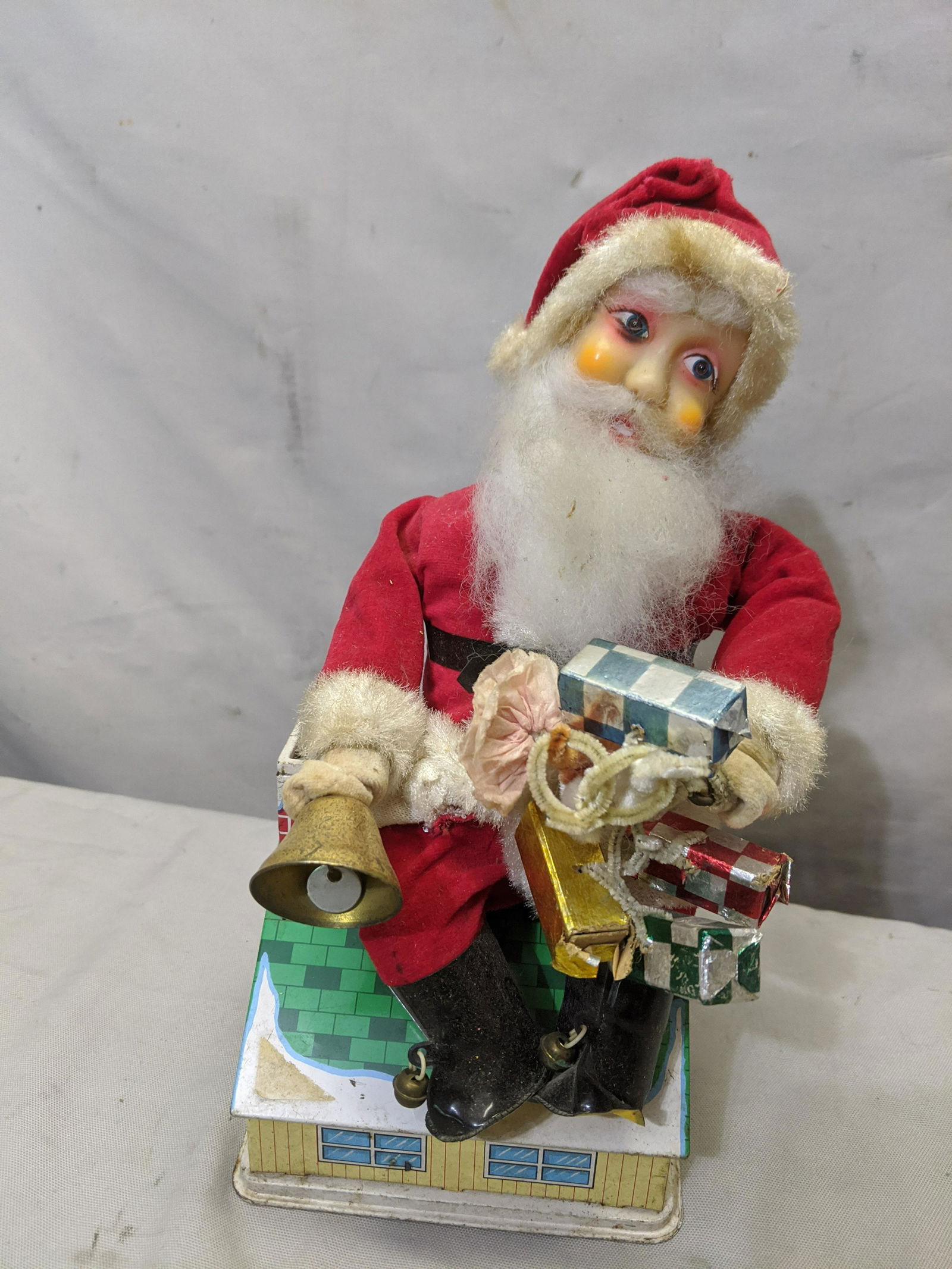 1960 Noel Decorations Battery-Op Santa Claus Tin Litho (1 of 6)
