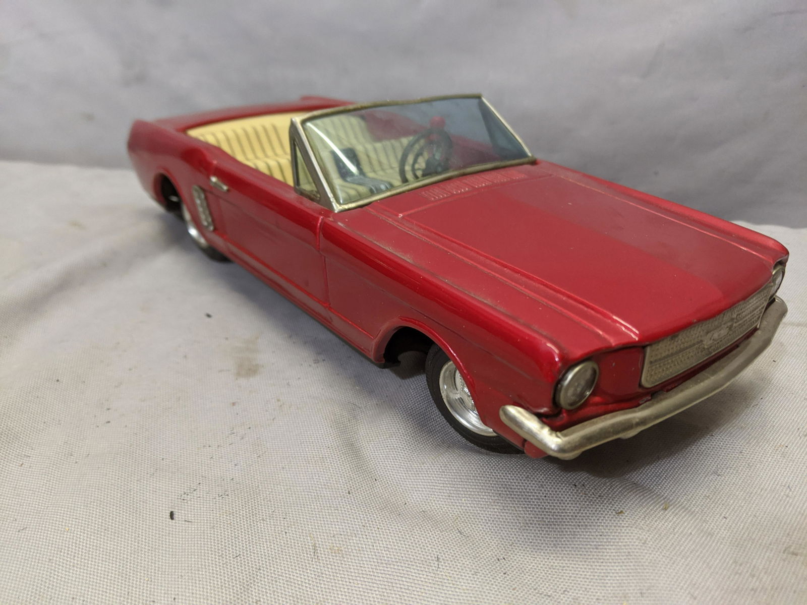 1965 Bandai Battery-Op Ford Mustang Convertible (1 of 7)