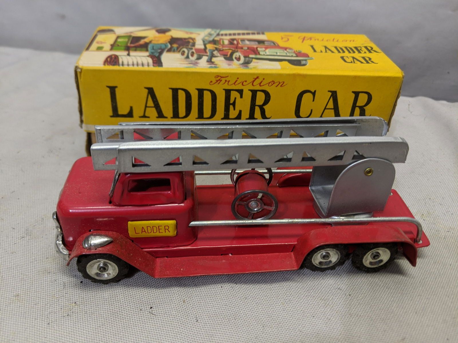 NOS 1950's Japan Tin Friction Ladder Car in Box (1 of 5)