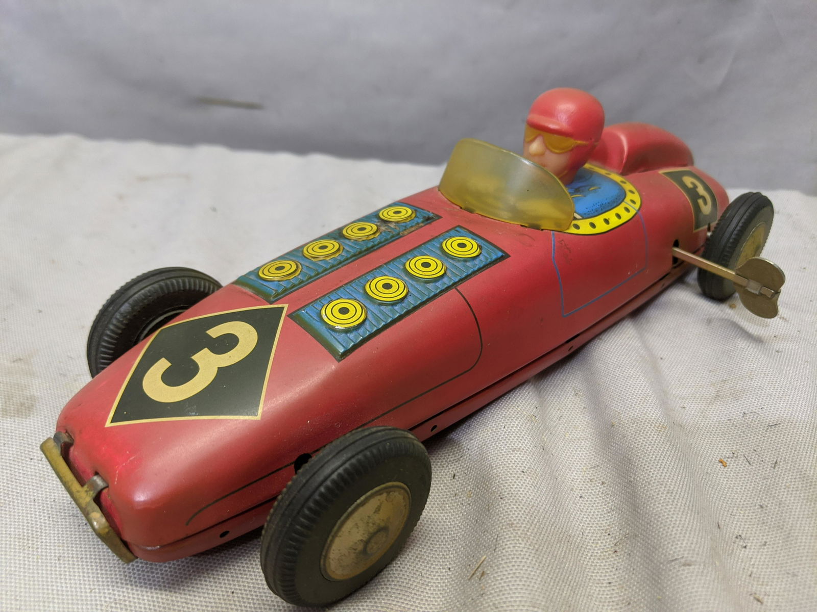 Marx Tin Litho Wind Up Race Car No 3: Marx Tin Litho Wind Up Race Car No 3. Measurements in inches:9 1/2 long We offer in-house shipping. Item(s) will be packed after invoice is paid and shipping cost will be collected seperatly via the S