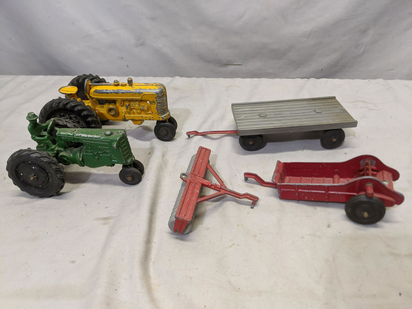 Lot 5 Die Cast Tractor Farm Toys Hubley etc (1 of 7)