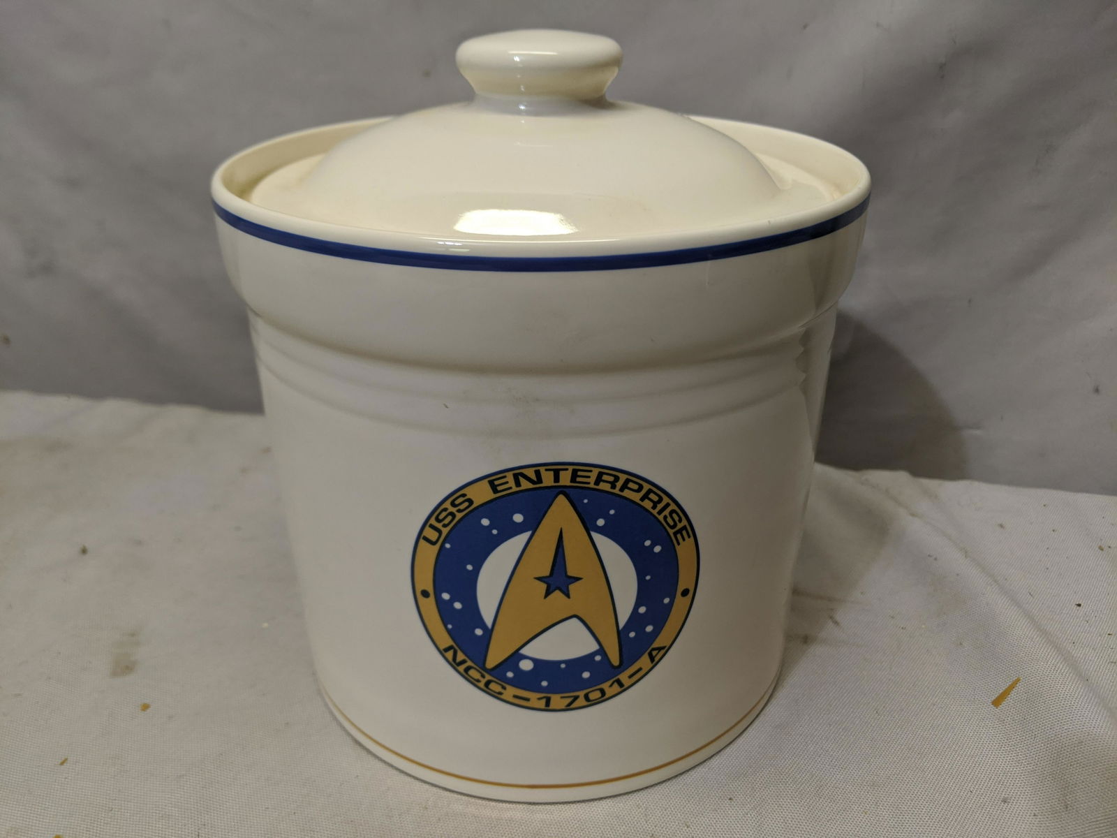 1993 Pfaltzgraff Star Trek Enterprise Covered Cookie (1 of 6)