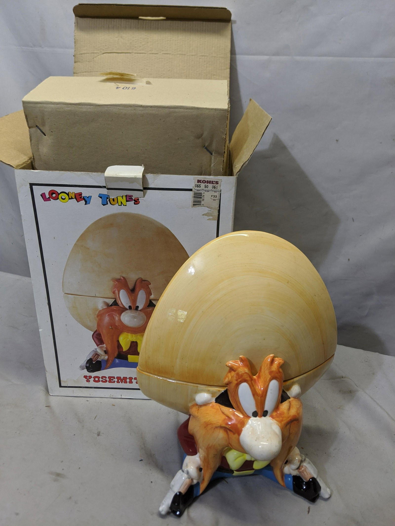 1993 Looney Tunes Yosemite Sam Cookie Jar in Box: 1993 Looney Tunes Yosemite Sam Cookie Jar in Box. Measurements in inches:12 high We offer in-house shipping. Item(s) will be packed after invoice is paid and shipping cost will be collected seperatly 