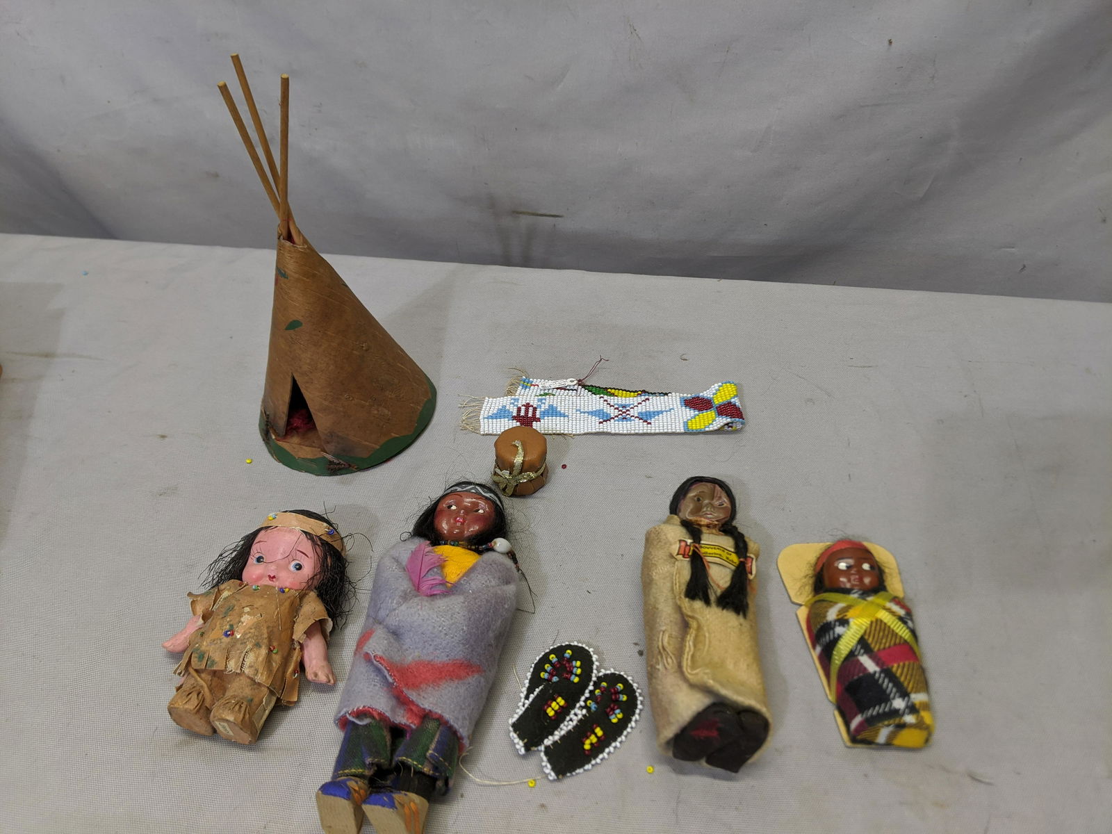Lot Vintage Skookum Native Indian Dolls and Accessories (1 of 5)