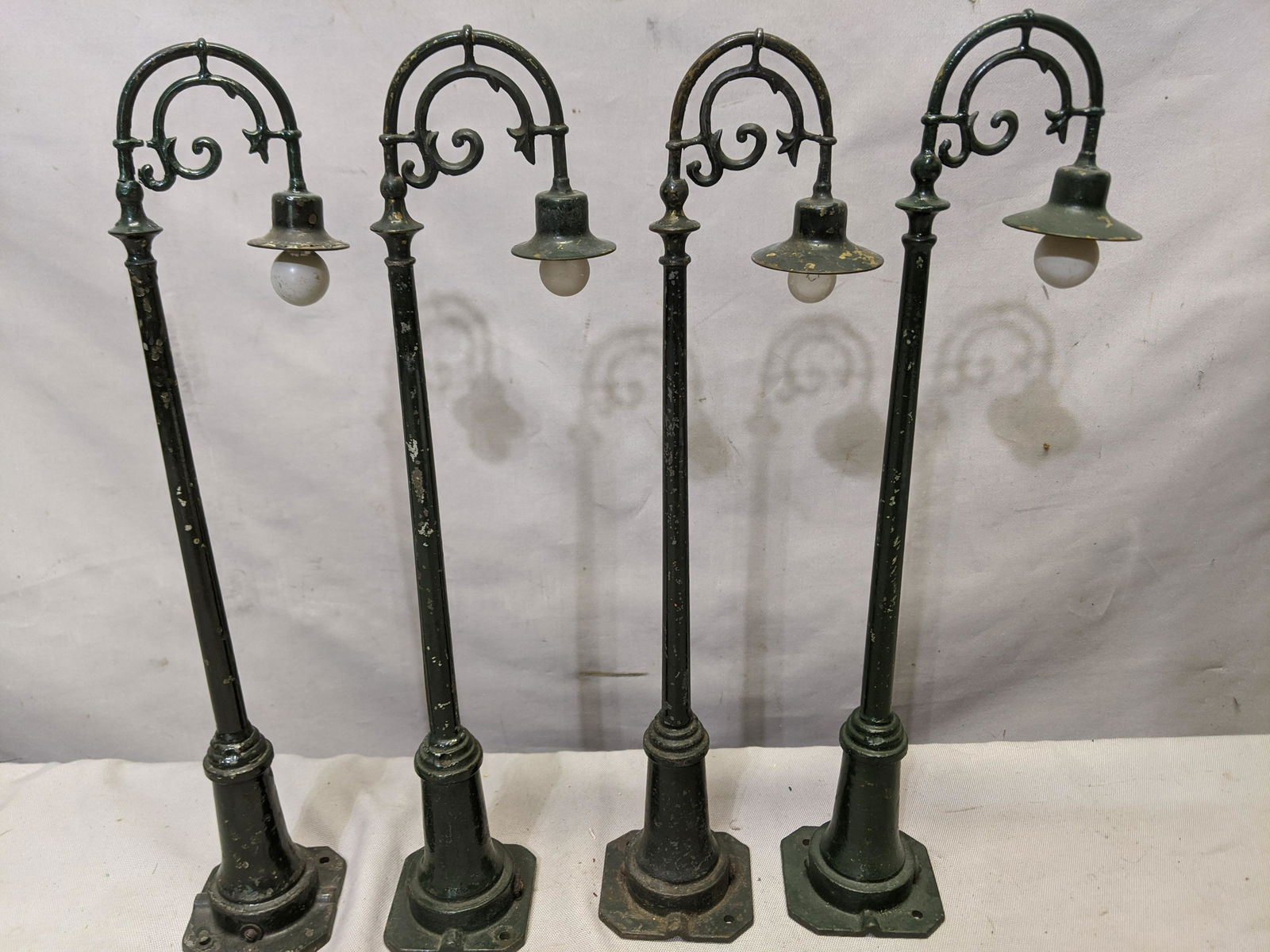 Set 4 1914-22 Lionel Standard Gauge Lamp Posts (1 of 4)