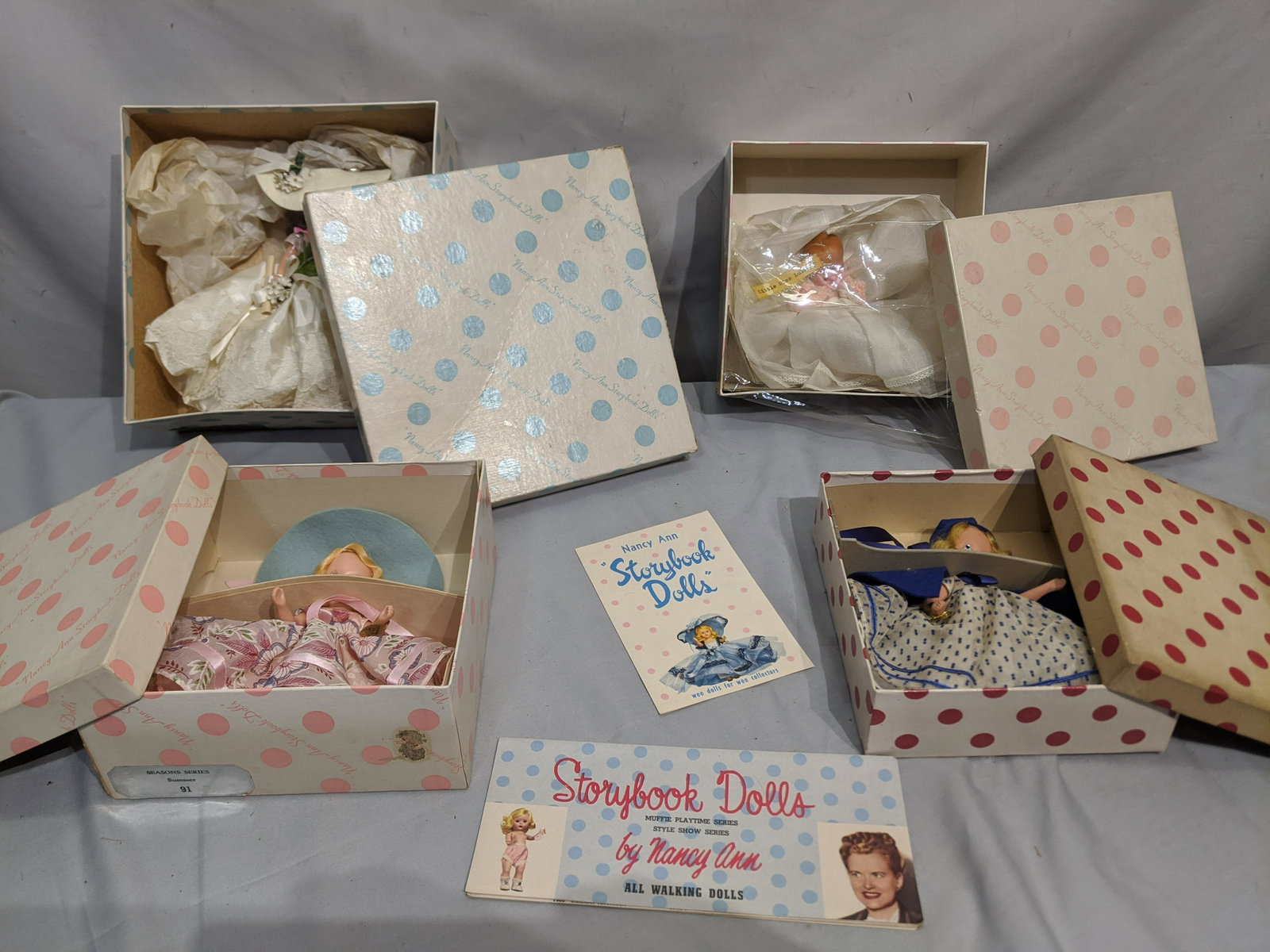 Lot 4 Nancy Ann Storybook Dolls in Boxes 74 94 170 212: Lot 4 Nancy Ann Storybook Dolls in Boxes including 170 Rain rain go away, come again some other day 170, Summer 91, Little Miss Lullabye 212 and Graduation 74. We offer in-house shipping. Item(s) will