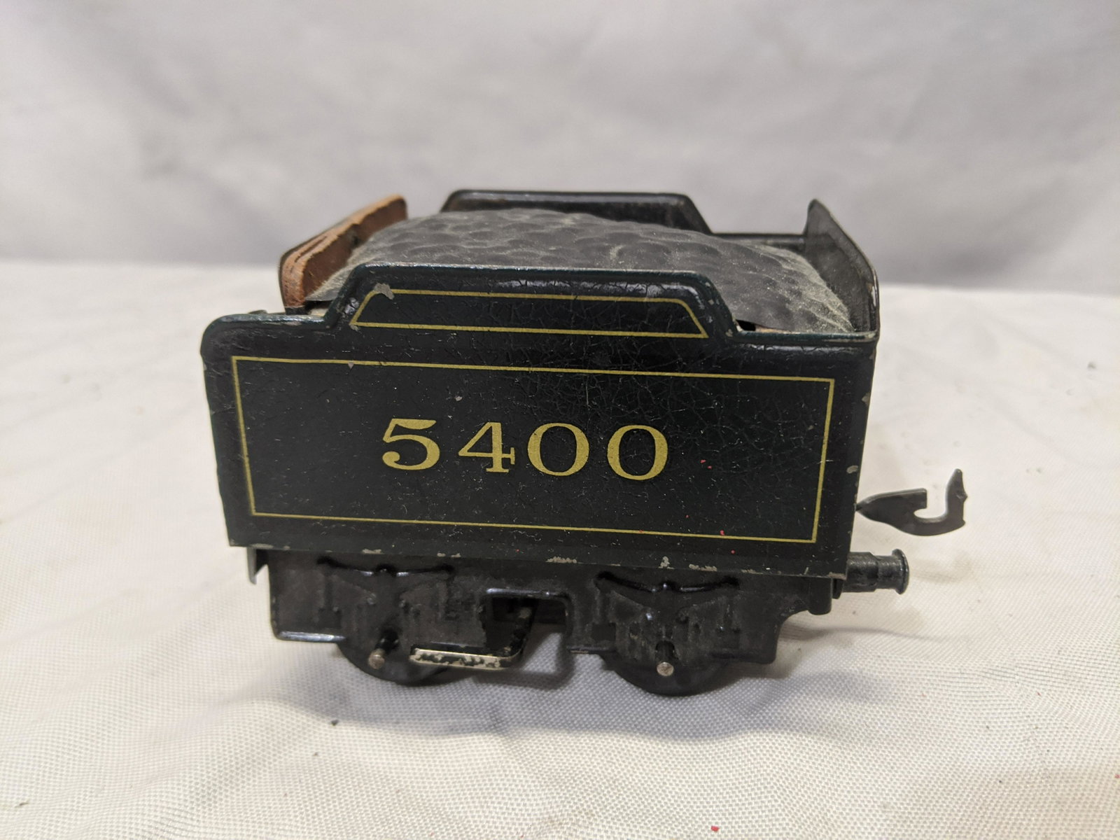 Antique Rare O Gauge German Tender w/ Pick Up Bing: Antique Rare O Gauge German Tender w/ Pick Up made by Bing. Measurements in inches:4 long We offer in-house shipping. Item(s) will be packed after invoice is paid and shipping cost will be collected s