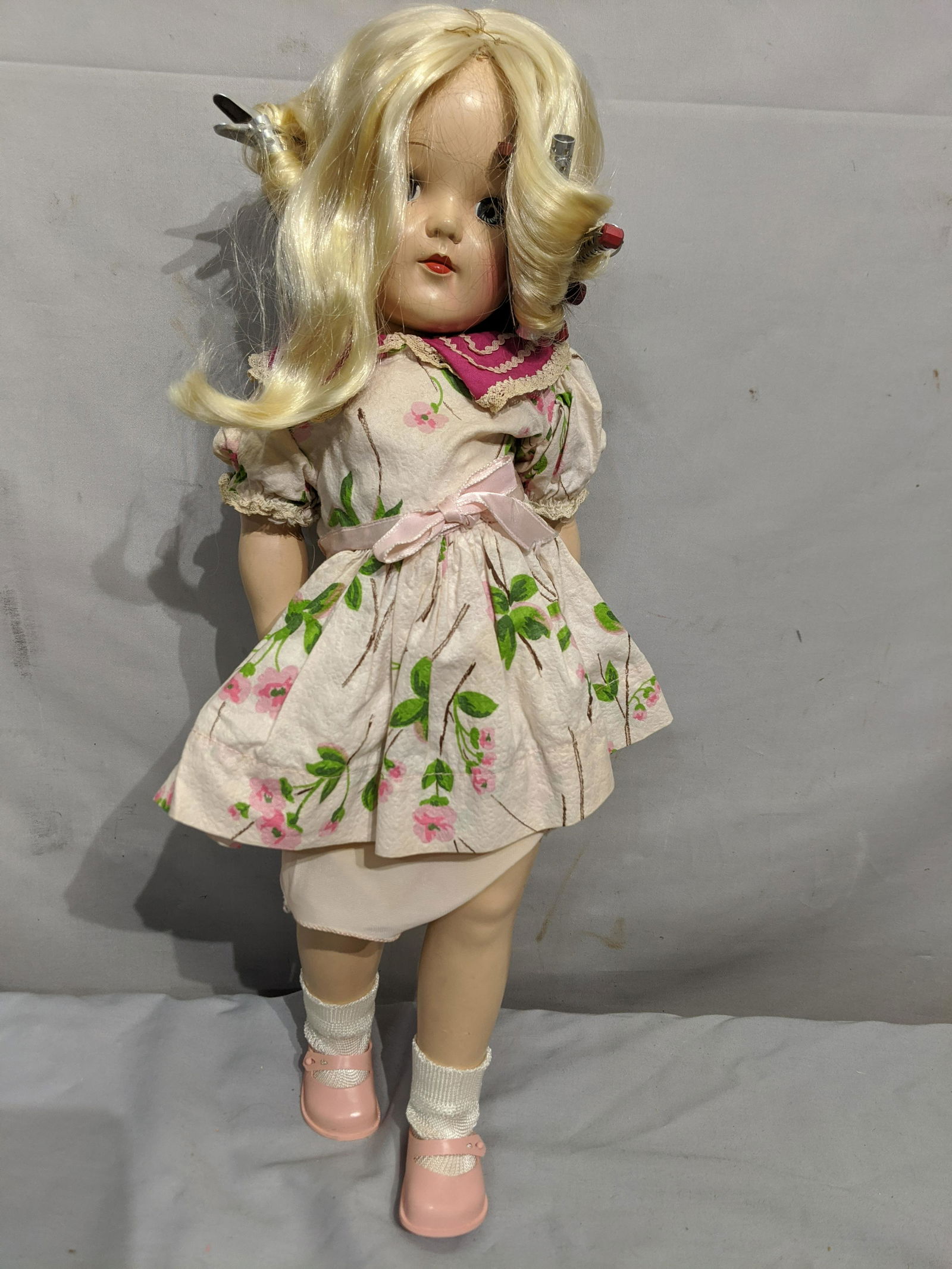 Ideal P-92 Plastic Doll Girl in Dress w/ Curlers: Ideal P-92 Plastic Doll Girl in Dress w/ Curlers. Measurements in inches: 19 high We offer in-house shipping. Item(s) will be packed after invoice is paid and shipping cost will be collected seperatly
