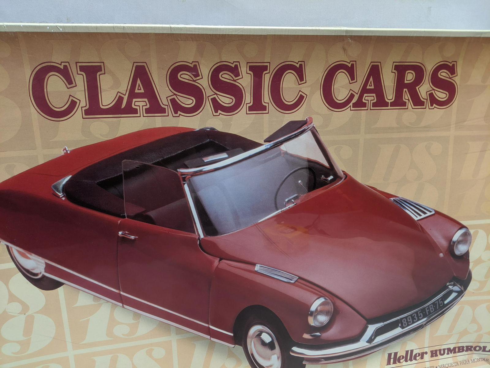 Heller Humbrol 1/16 DS19 Cabriolet Model Car in Box (1 of 5)