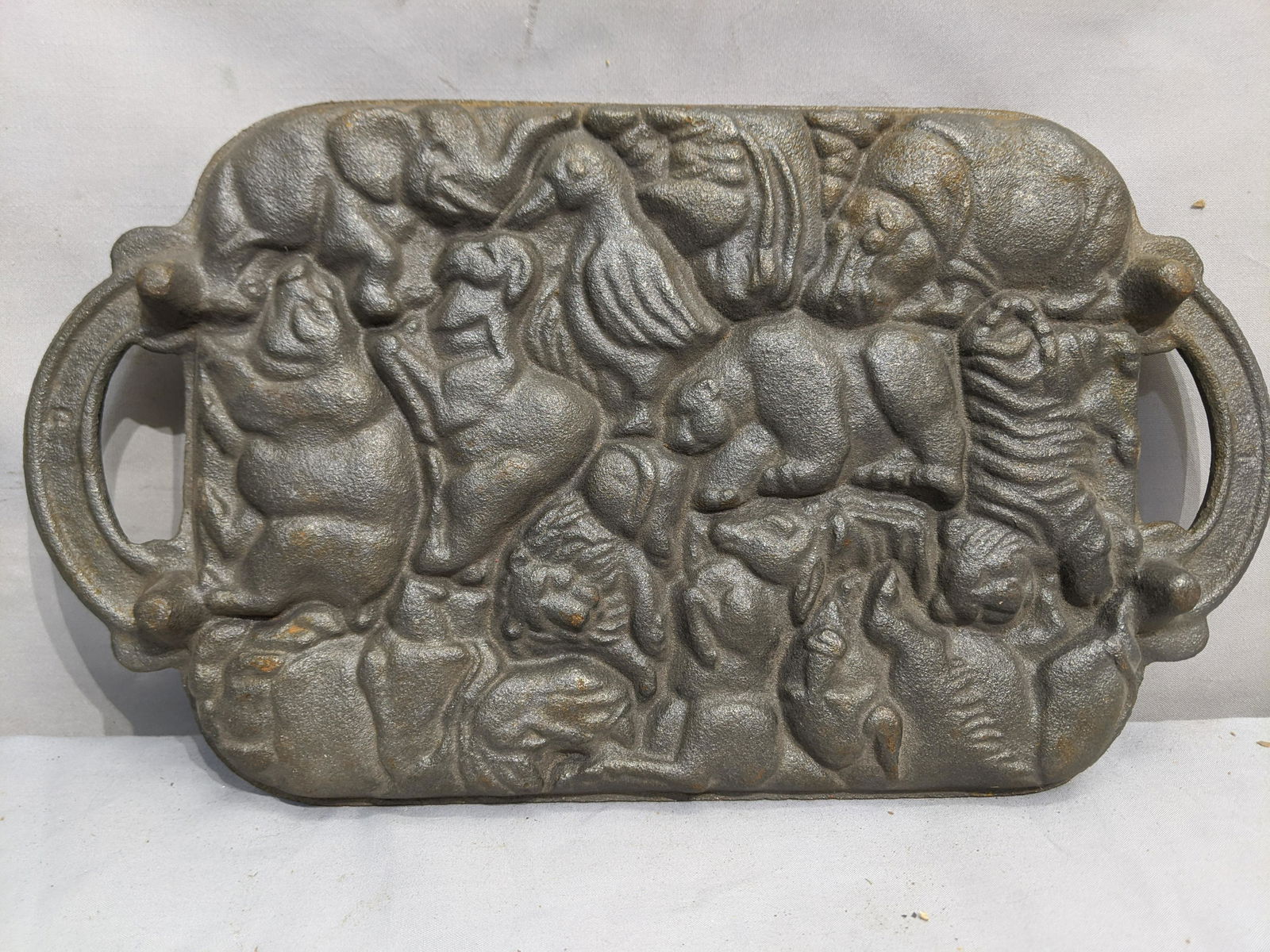 Antique Cast Iron Animals Kitchen Mold (1 of 7)