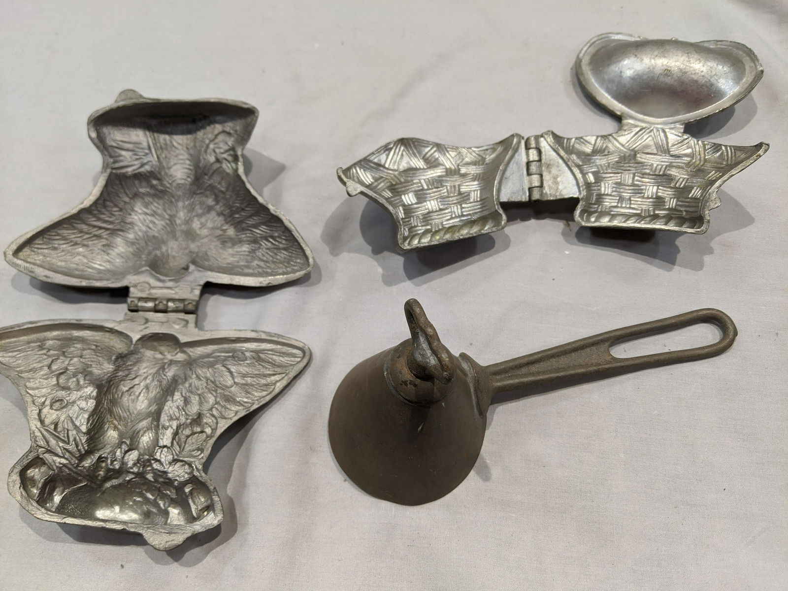 3 Old Ice Cream Items Eagle Mold  Basket Mold Royal (1 of 8)