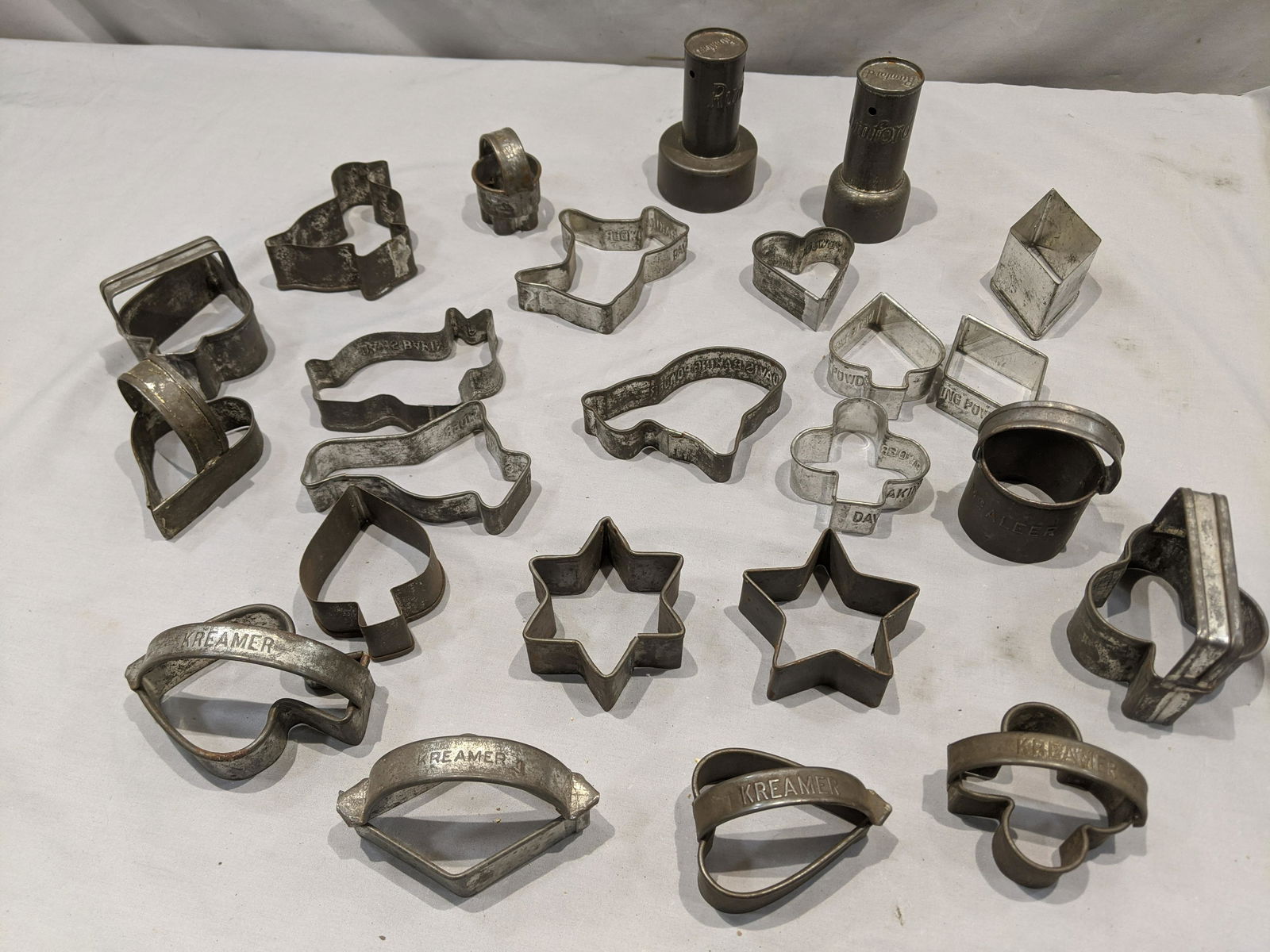 Lot 24 Antique Cookie Cutters Davis Baking Rumford (1 of 7)