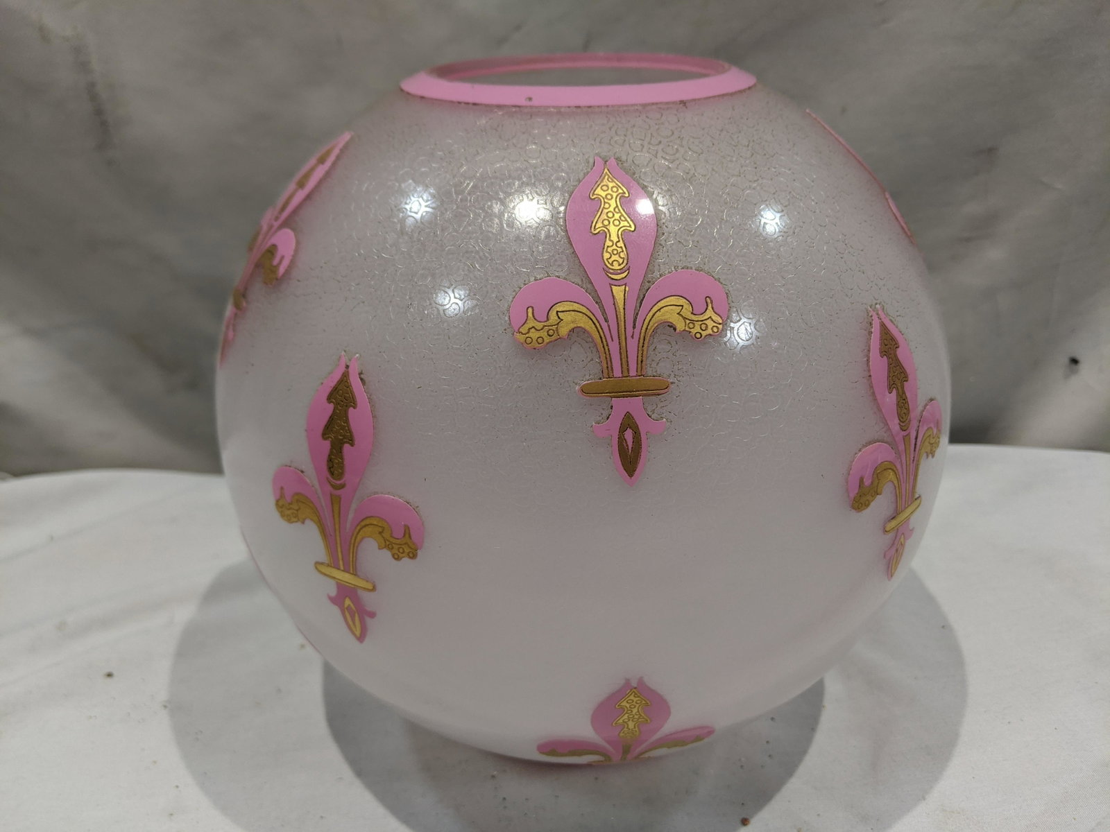 Antique Crackle Glass Pink & Gold fleur-de-lis Globe: Antique Crackle Glass Pink & Gold fleur-de-lis Globe Shade. Originally came with the lamp up for sale in lot 3722 Measurements in inches: 8 high x 9 diameter Condition:Good with no chips, cracks or re