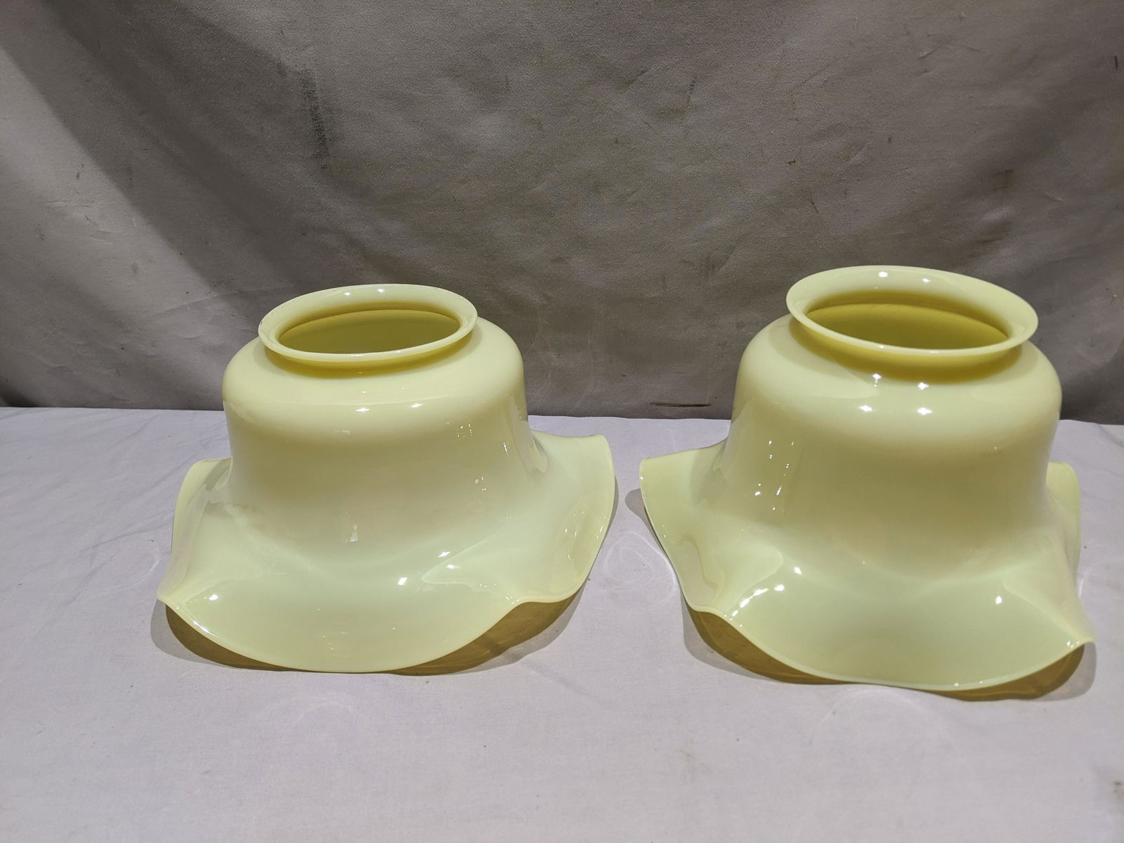 2 Antique Cream Opalescent Ruffled Large Glass Lamp (1 of 5)