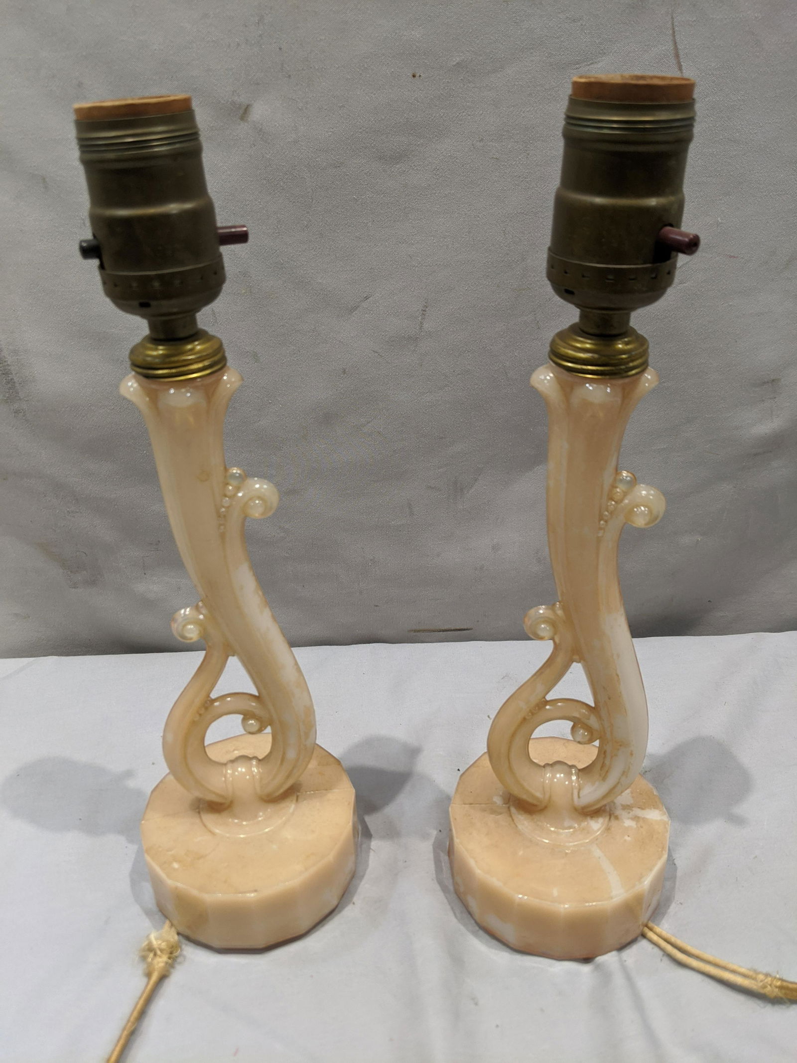 1950s Aladdin Harp Shaped Alacite Table Lamps (1 of 6)