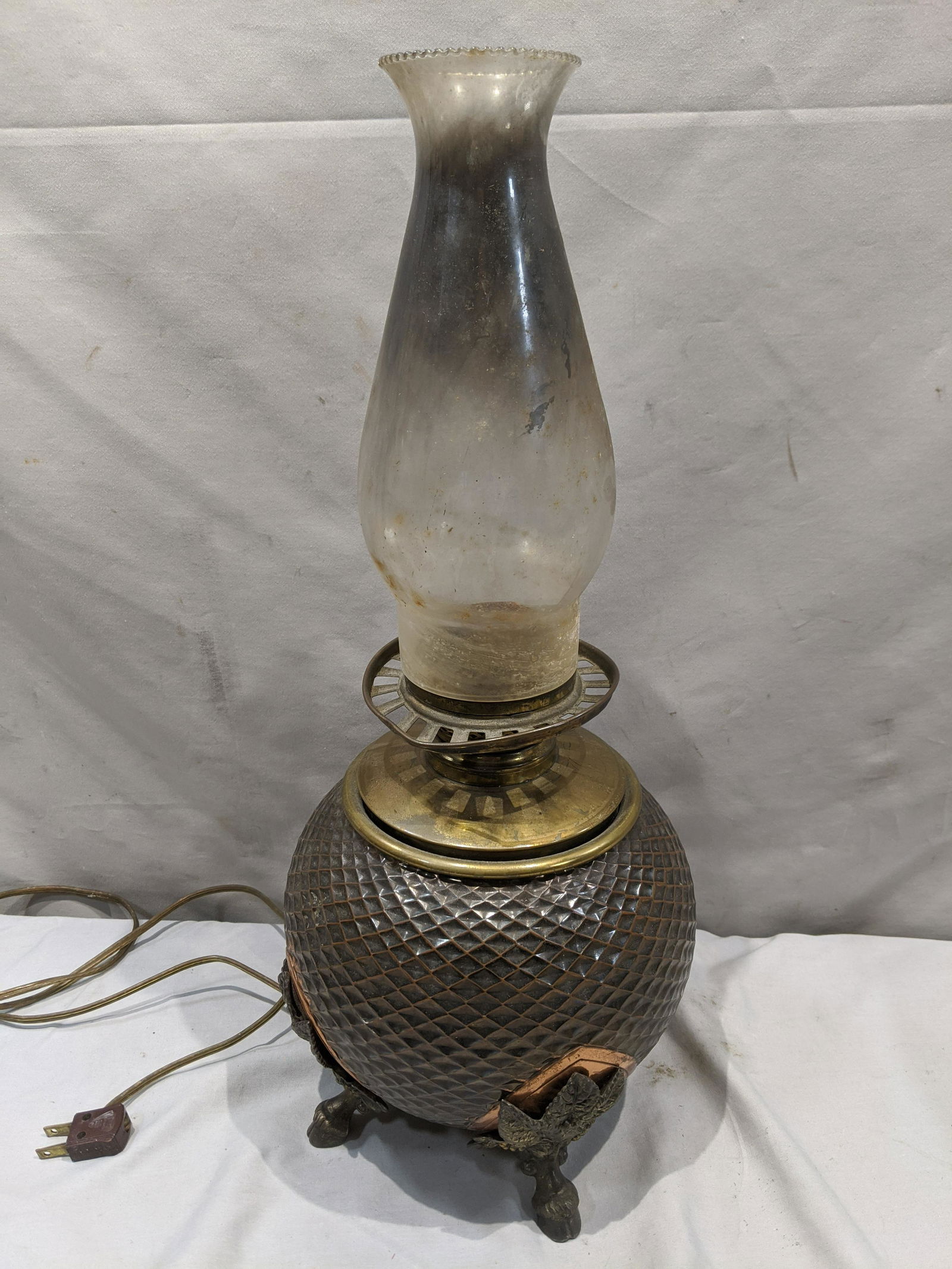 Antique Copper Globe Electrified Footed Oil Lamp (1 of 6)