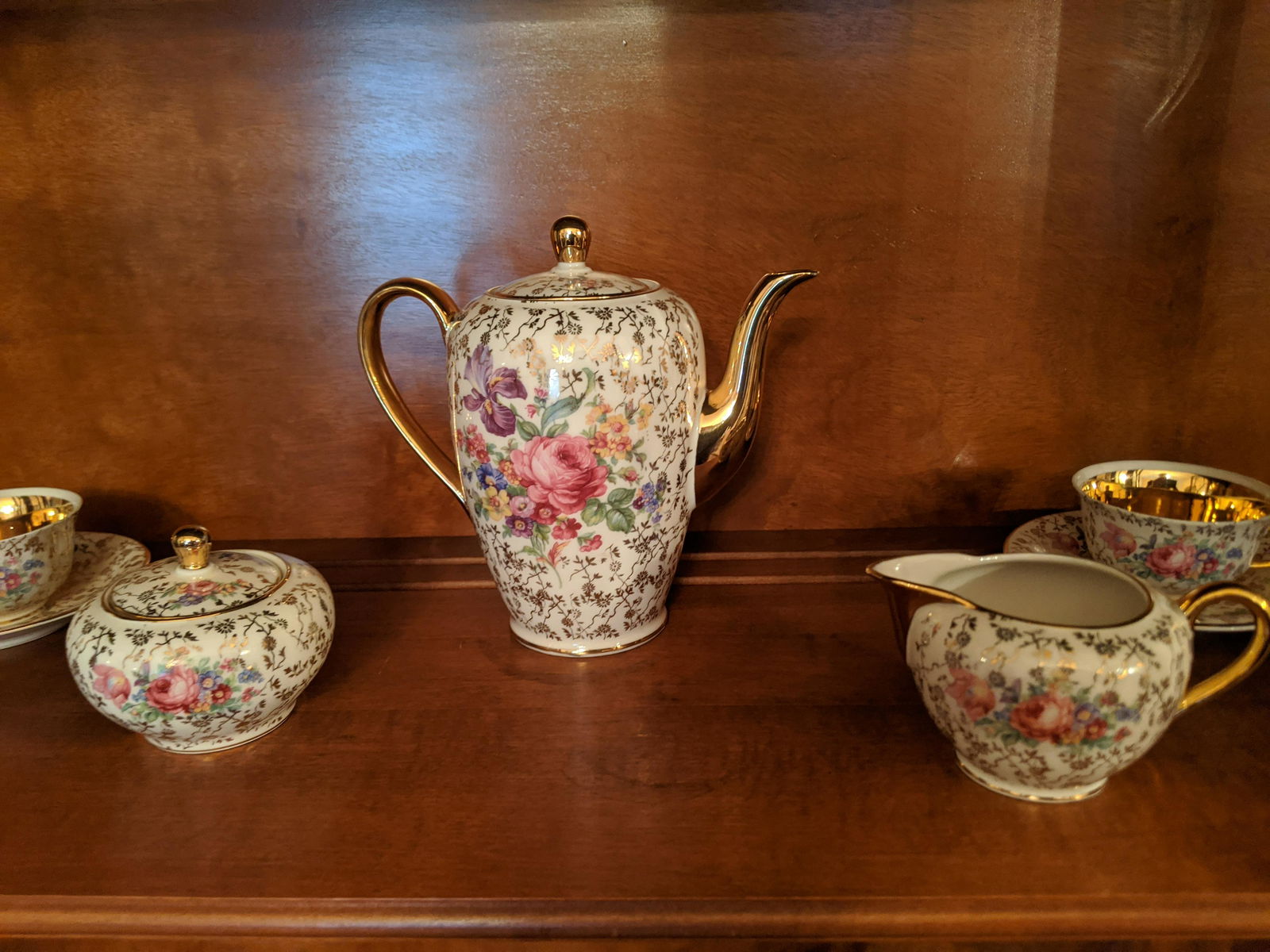 15 pc Set Kerafina Royal Porzellan Gold & Chintz Tea: 15 pc Set Kerafina Royal Porzellan Gold & Chintz Tea Set with pot, creamer sugar and 6 cups and saucers. Measurements in inches: 4 3/4 diameter saucer Condition:Good with no chips, cracks or repair Sh