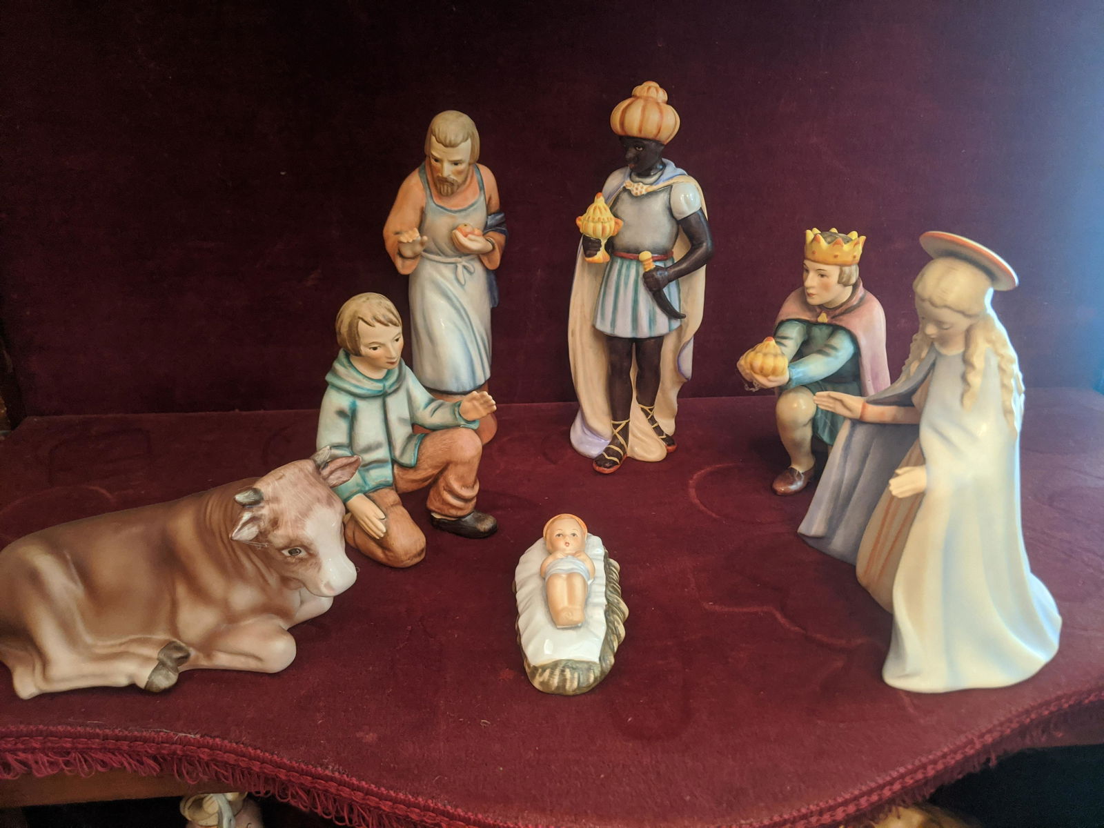 7 Figures Goebel Hummel Christmas Nativity Set 214: 7 Figures Goebel Hummel Christmas Nativity Set 214. Condition:Good with no chips, cracks or repairs Shipping:We offer in-house shipping. Item(s) will be packed after invoice is paid and shipping charg