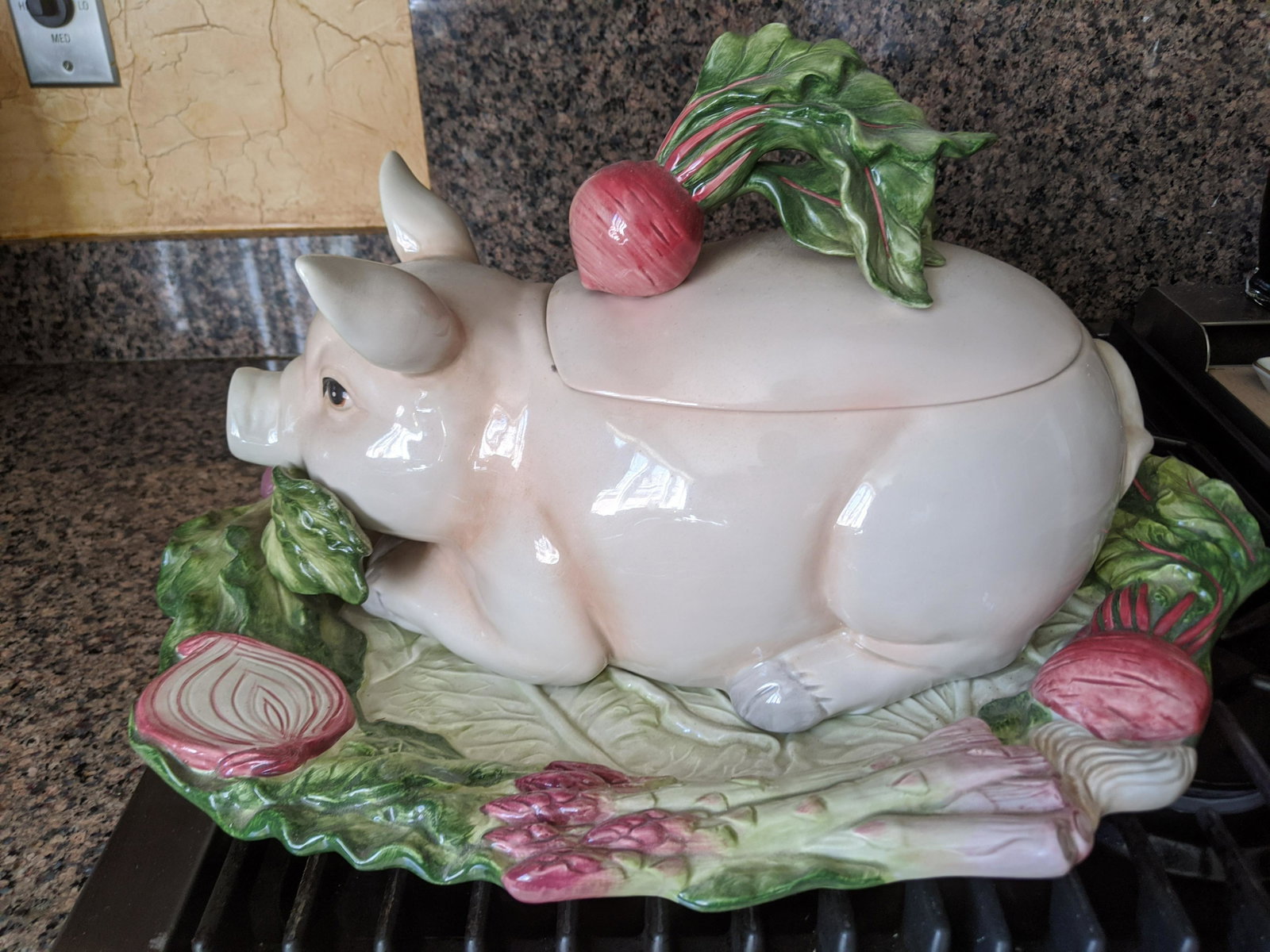 Fitz & Floyd Classics Pig Soup Tureen w/ Ladle &: Fitz & Floyd Classics Pig Soup Tureen w/ Ladle & Platter. Measurements in inches: 20 x 15 platter Condition:No chips or cracks Shipping:We offer in-house shipping. Item(s) will be packed after invoice