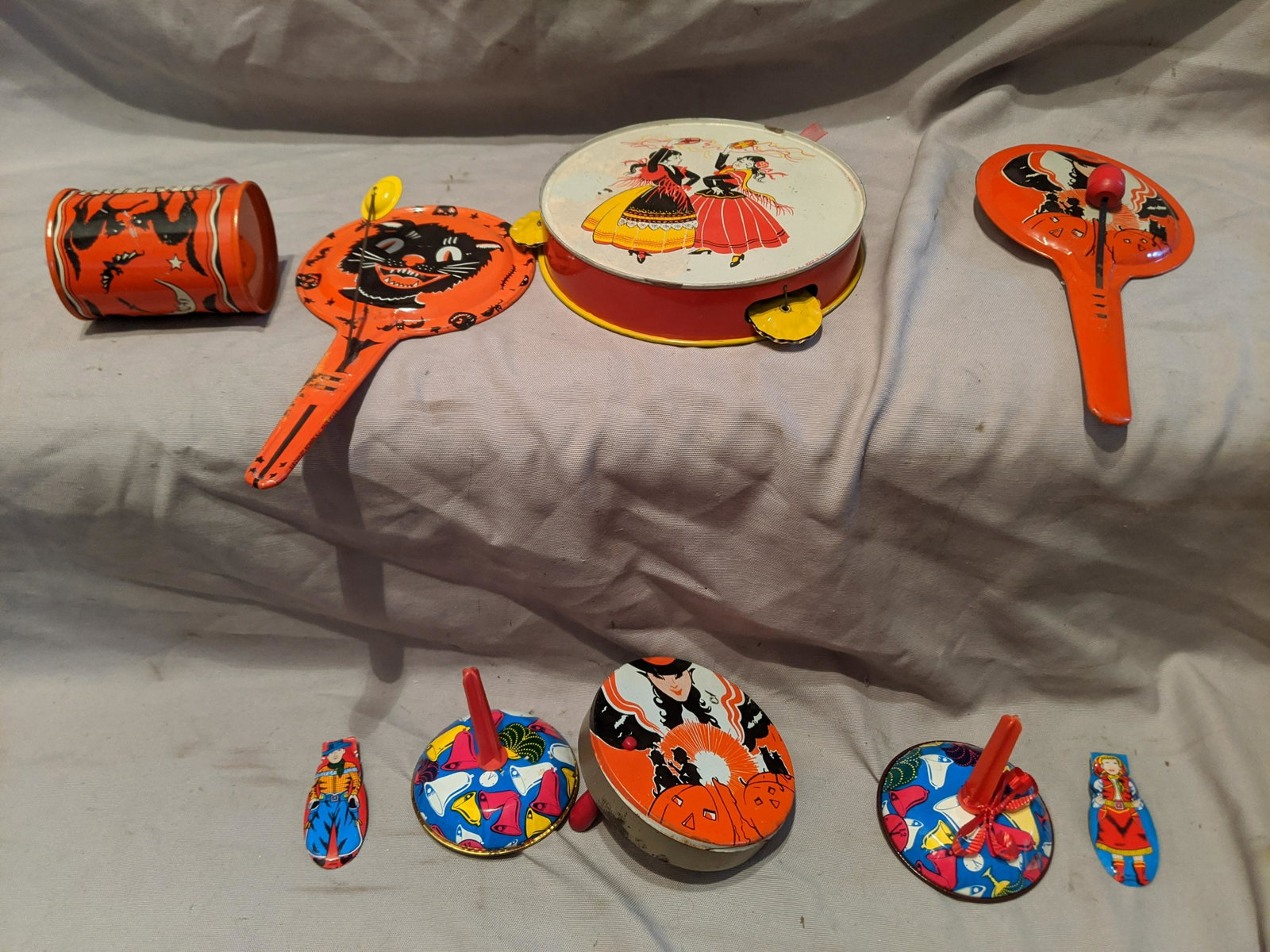 Lot 9 Vintage Tin Litho Halloween & Birthday Noise: Lot 9 Vintage Tin Litho Halloween & Birthday Noise Makers. Condition:Normal wear with age Shipping:We offer in-house shipping. Item(s) will be packed after invoice is paid and shipping charge will be 