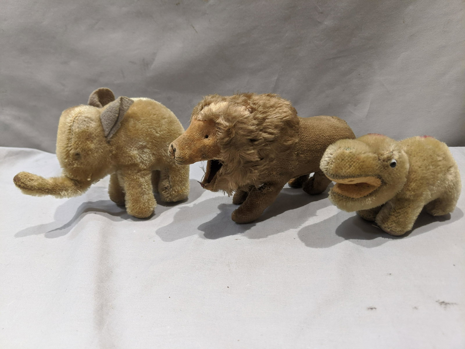 Pair Steiff Animals Hippo & Elephant w/ Wind Up Lion: Pair Steiff Animals Hippo & Elephant w/ Wind Up Lion made in Occupied Japan. Condition:Well worn with age and use Shipping:We offer in-house shipping. Item(s) will be packed after invoice is paid and 