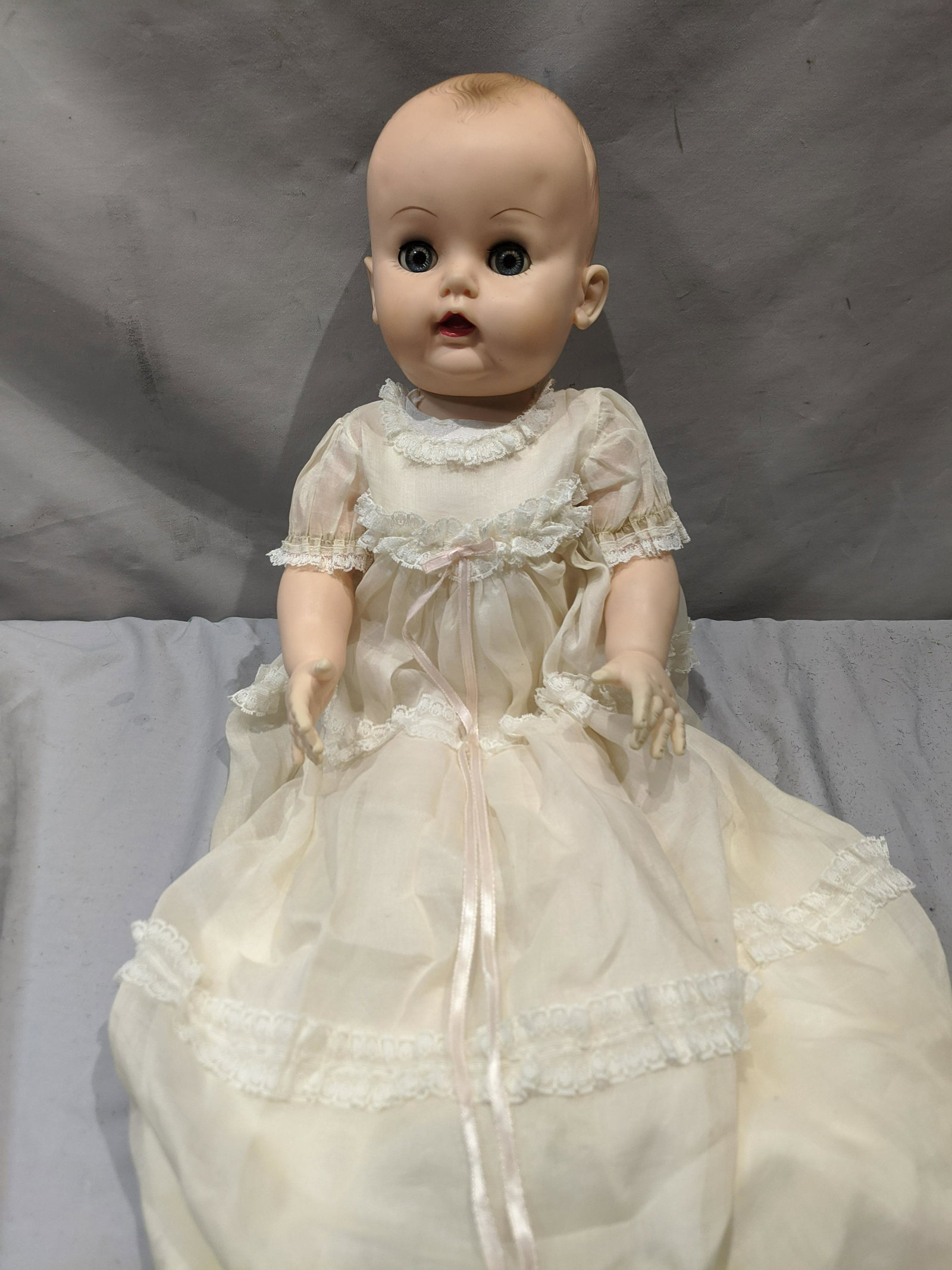 Vintage Effanbee Vinyl Large Baby Doll: Vintage Effanbee Vinyl Large Baby Doll. Measurements in inches: 23 high Condition:Good with no problems Shipping:We offer in-house shipping. Item(s) will be packed after invoice is paid and shipping c