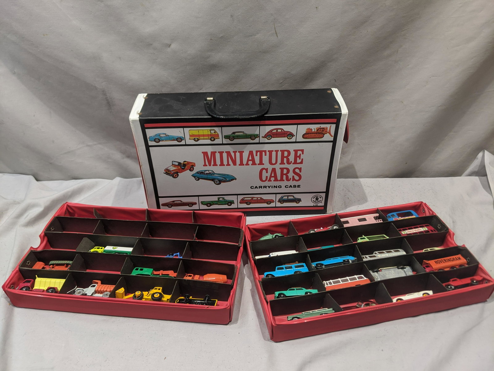 Lot 29 Die Cast Cars w/Mattel Miniature Cars Case: Lot 29 Die Cast Cars w/Mattel Miniature Cars Case, mostly Lesney. Condition:Some wear with age and use, Overall very nice Shipping:We offer in-house shipping. Item(s) will be packed after invoice is p