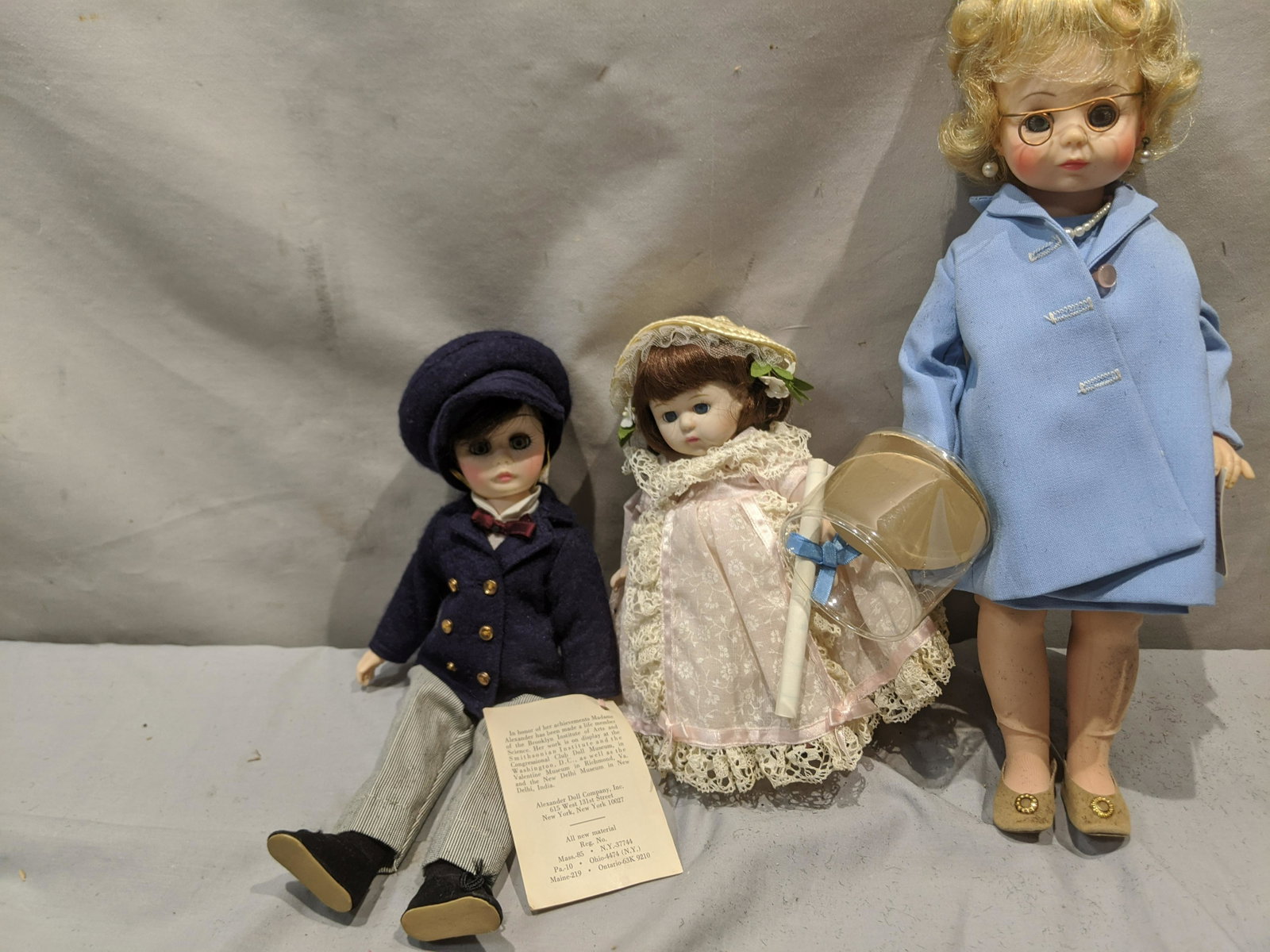 Lot 3 Madame Alexander Dolls Laurie Grandma Jane: Lot 3 Madame Alexander Dolls Laurie Grandma Jane and Bridesmaid. Measurements in inches: 8 to 13 high Condition:Mild wear with age and use Shipping:We offer in-house shipping. Item(s) will be packed a