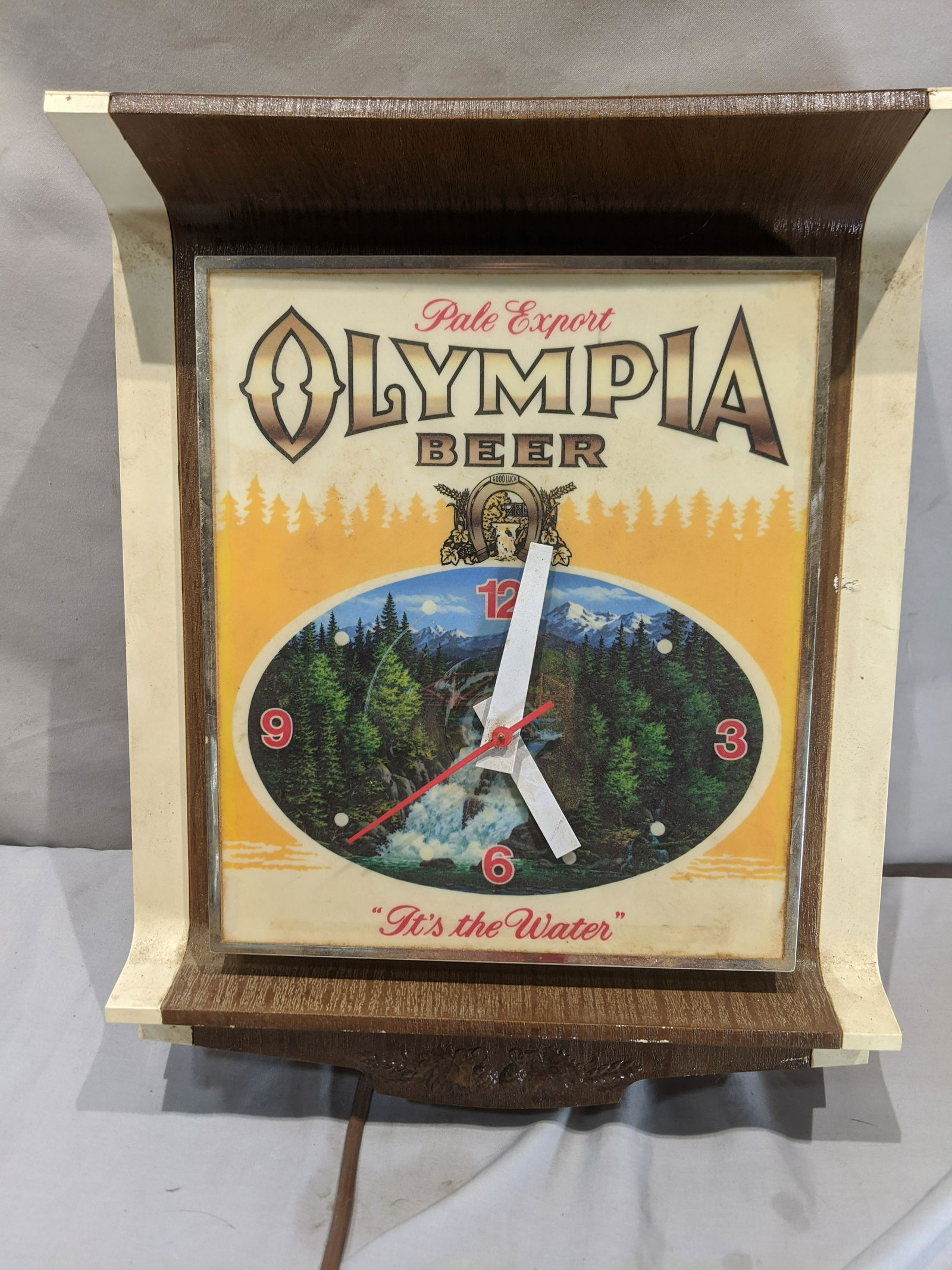 Vintage Olympia Beer It’s the Water Wall Clock Sign (1 of 6)