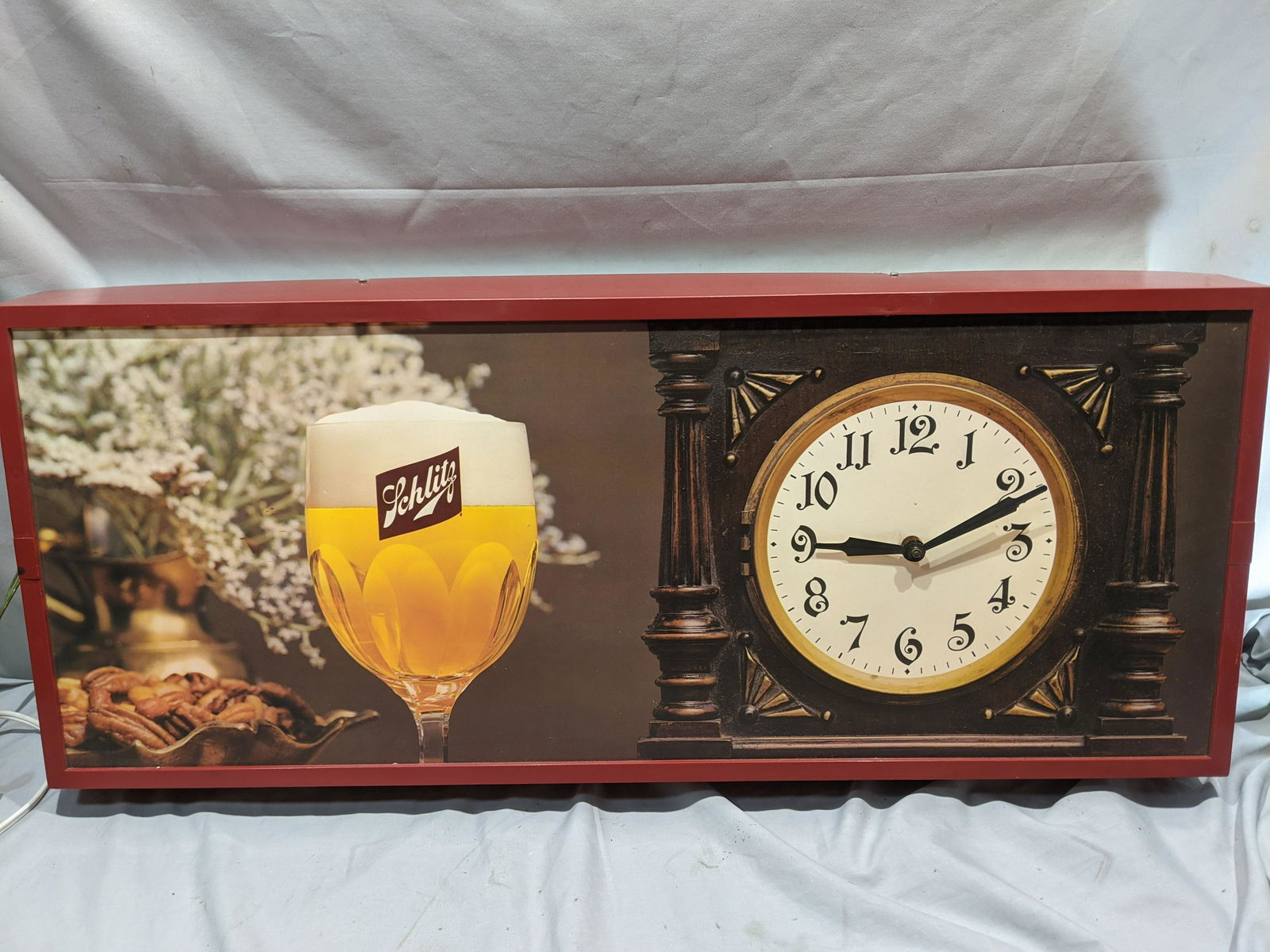 NOS 1976 Schlitz Beer Light Up Everbrite Clock Sign: NOS 1976 Schlitz Beer Light Up Everbrite Clock Sign. Measurements in inches: 36 x 16 x 5 Condition:Has never been used, like new Shipping:We offer in-house shipping. Item(s) will be packed after invoi