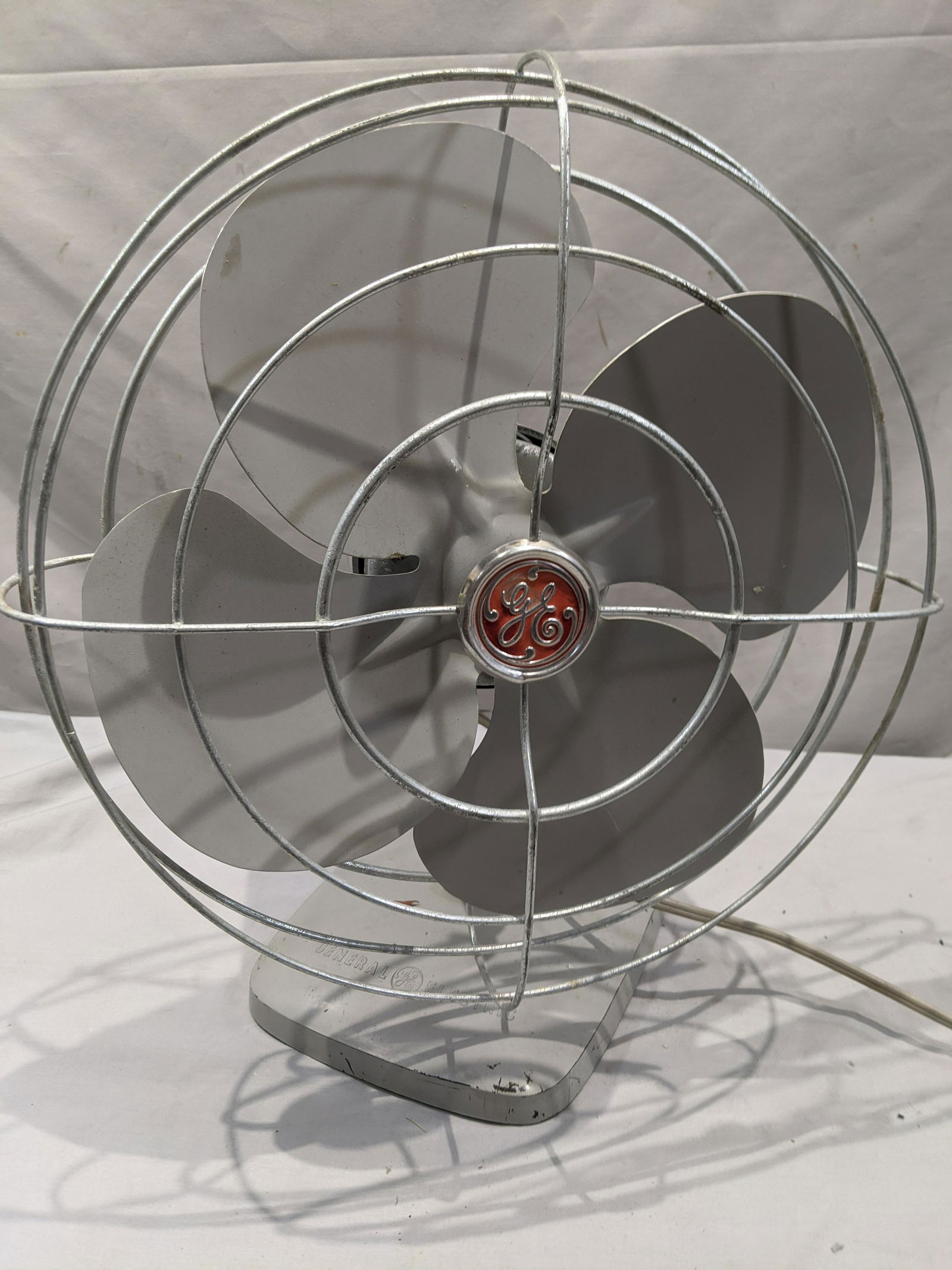 Vintage GE General Electric Plastic Electric Fan (1 of 5)