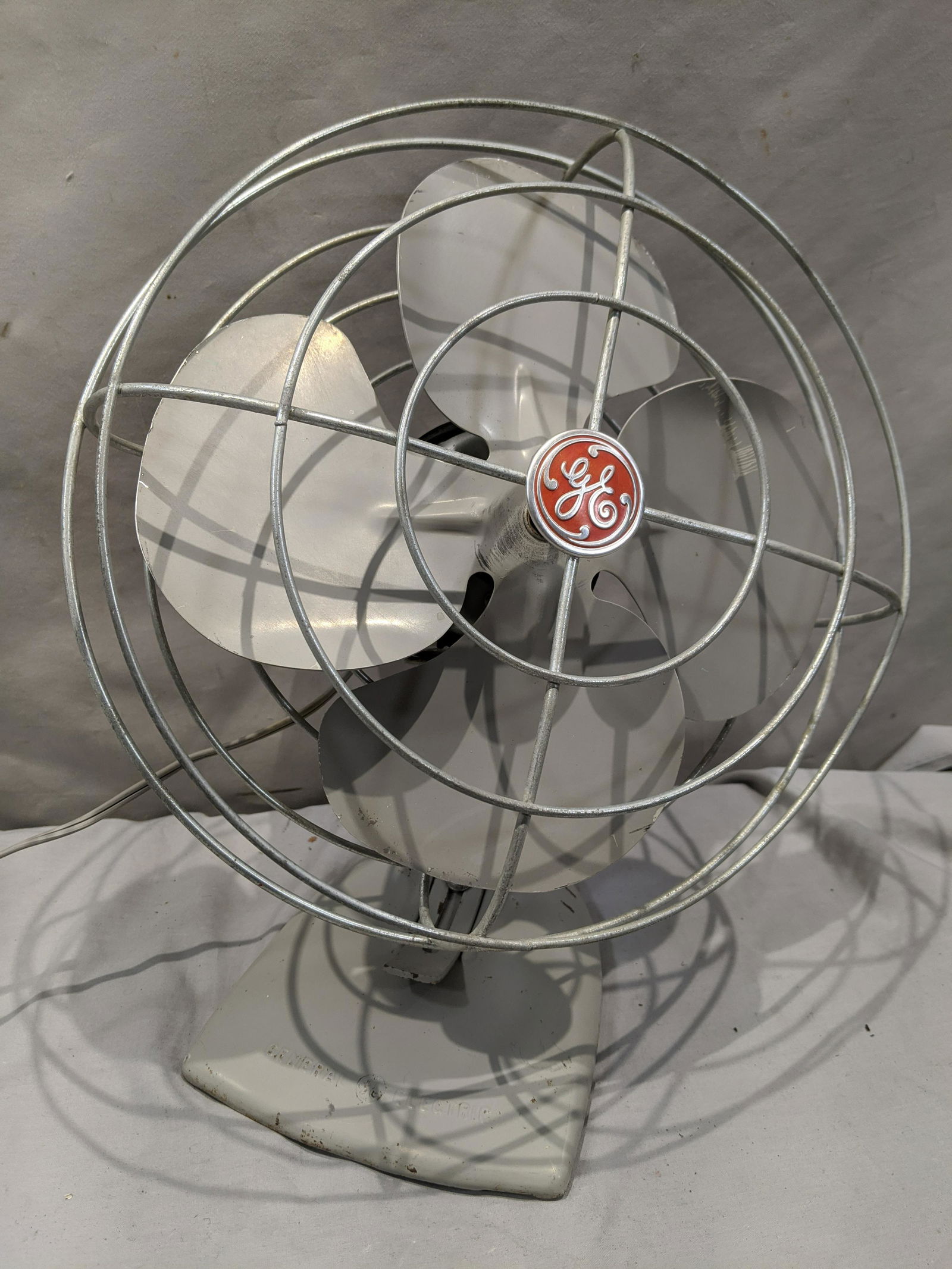 10" Blade GE General Electric Small Electric Fan (1 of 6)