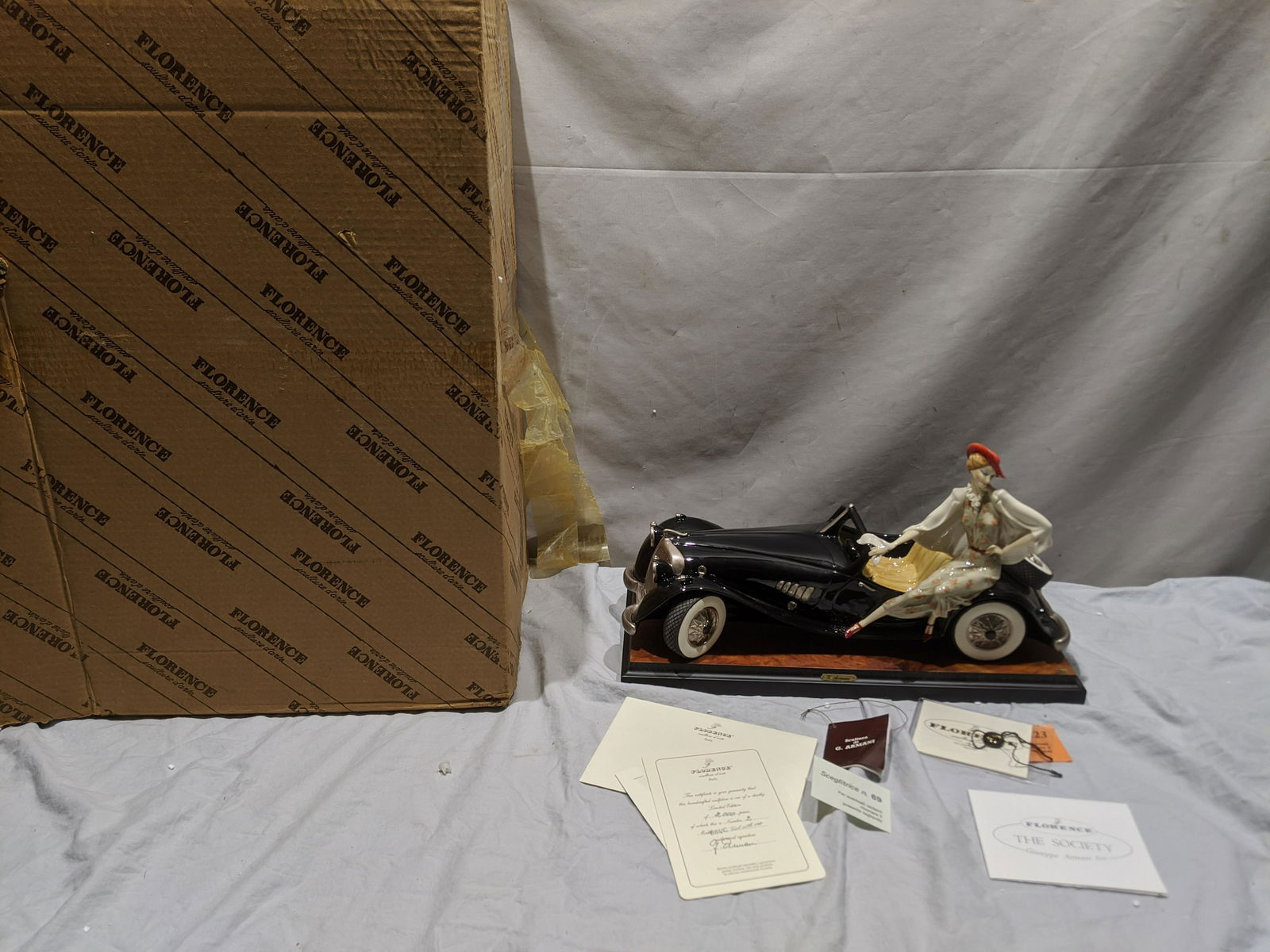 Giuseppe Armani Florence Sculpture Girl with Car 861C (1 of 8)