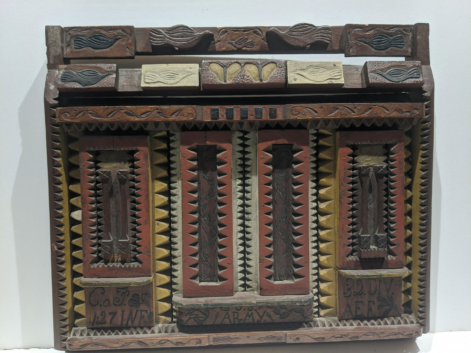 WWI US Army 32 Division Folk Trench Art Carved Plaque (1 of 9)