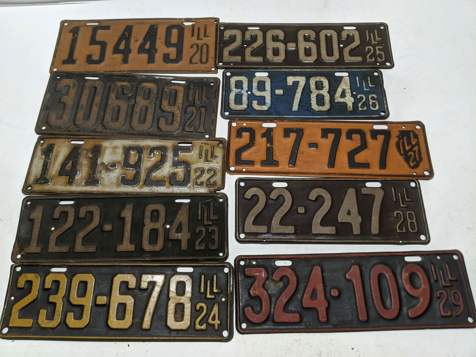 Lot 10 1920-1929 Illinois License Plates (1 of 7)
