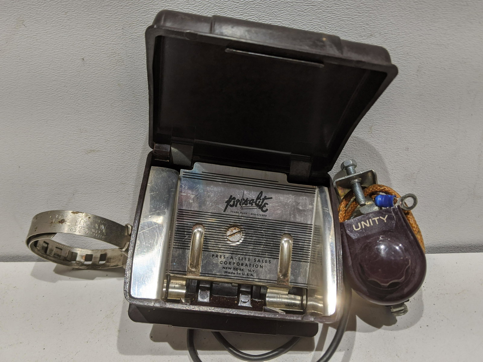 1940's Pres-A-Lite Automatic Cigarette Lighter Bakelite (1 of 6)