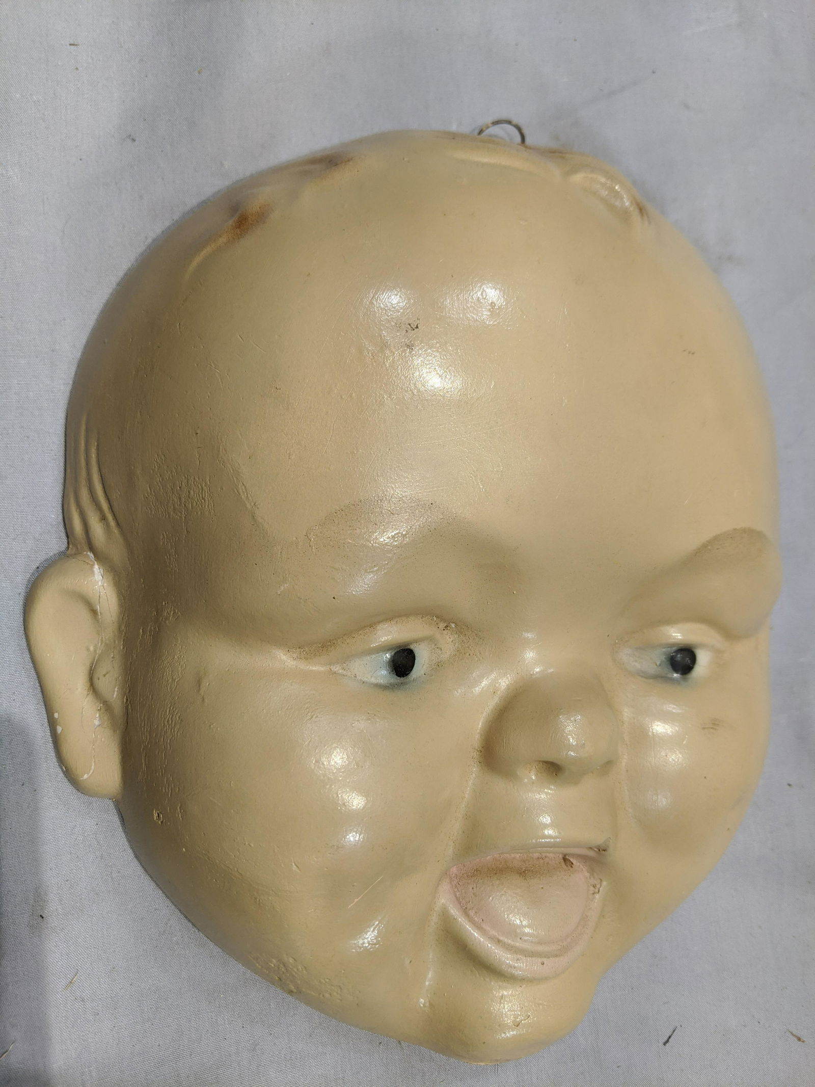 Vintage Plaster Gerber Baby Head Advertising Wall Plaqu: Vintage Plaster Gerber Baby Head Advertising Wall Plaque. Measurements in inches: 9 x 7 1/2 Condition:Good with no chips, cracks or repairs Shipping:We offer in-house shipping. Item(s) will be packed