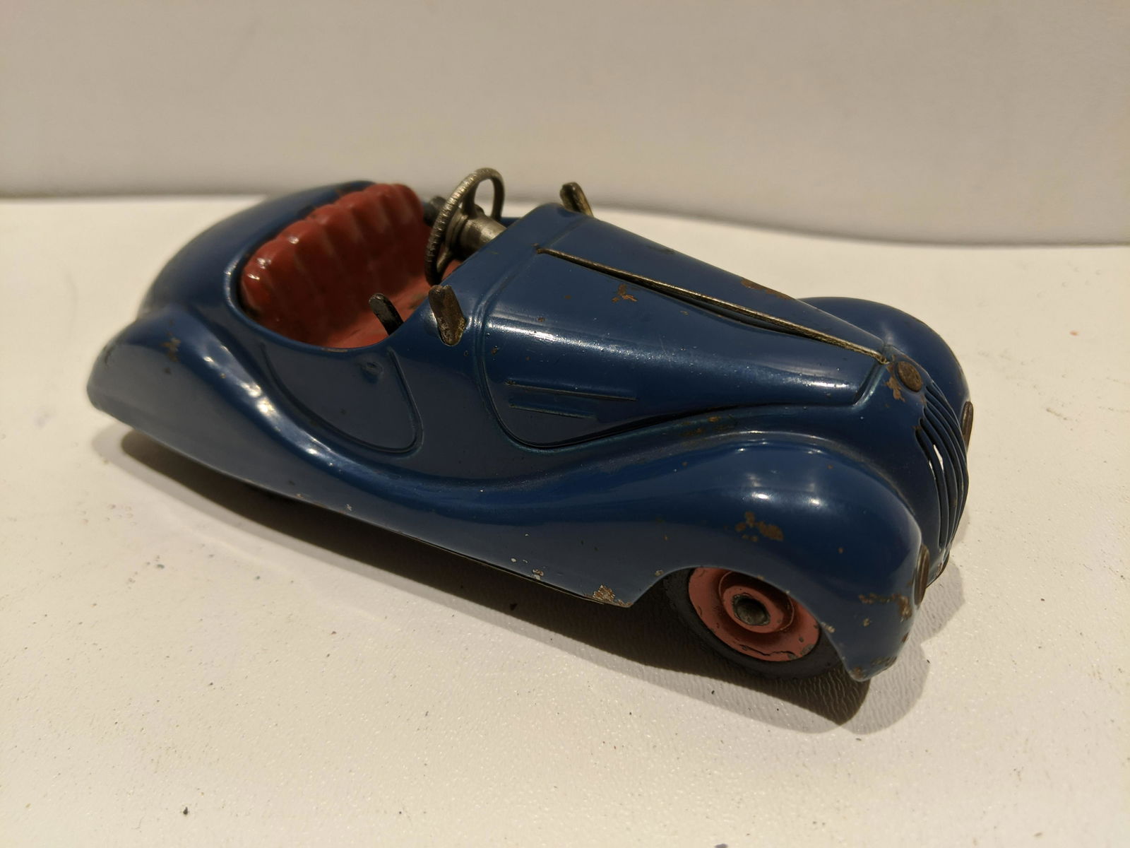 Schuco Akustico 2002 Wind Up Blue Race Car: Schuco Akustico 2002 Wind Up Blue Race Car. Measurements in inches: 5 1/2 long Condition:Normal wear with age and use. No key. Has not been tested Shipping:We offer in-house shipping. Item(s) will be