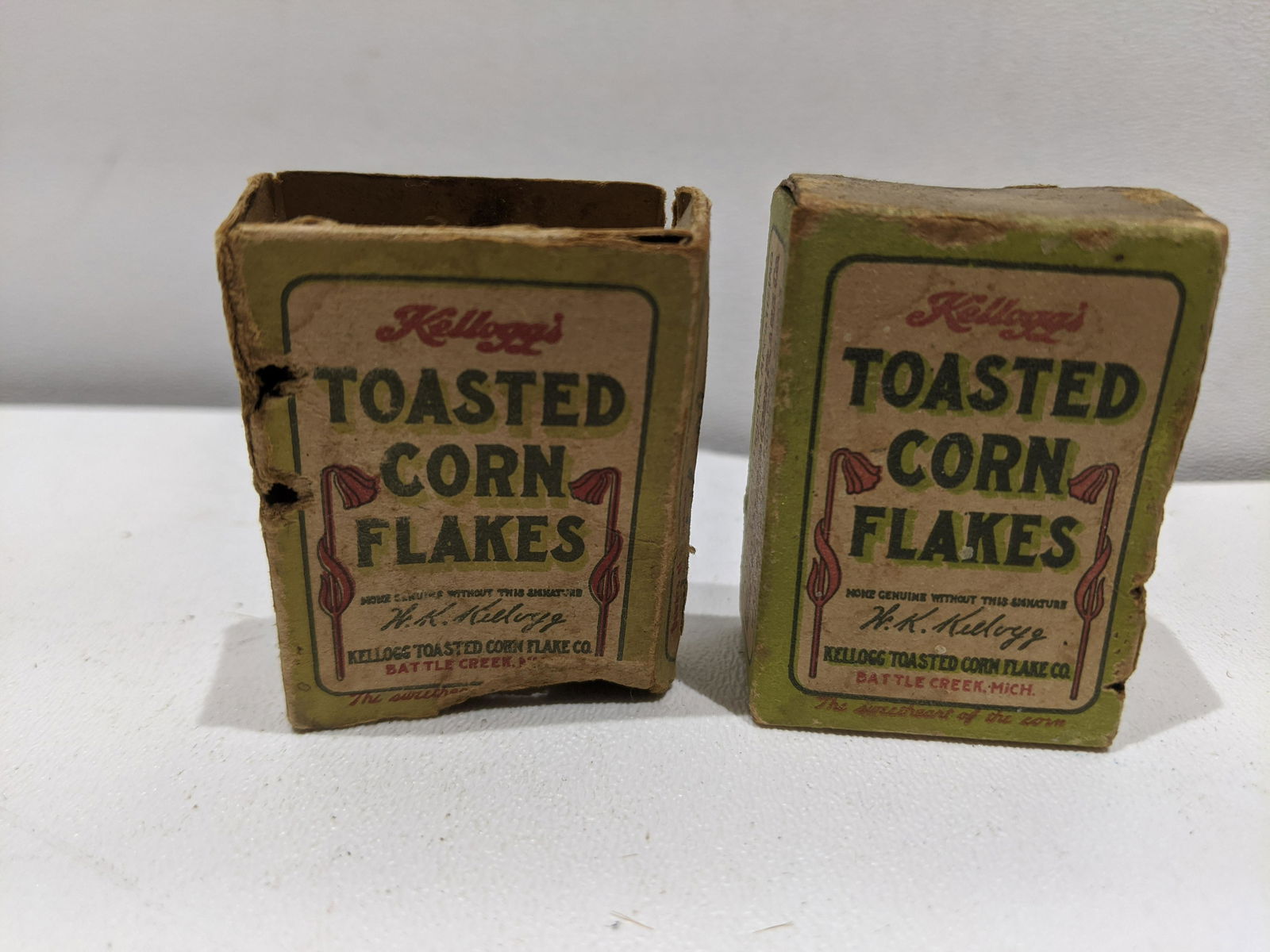 Pair Antique Miniature Kelloggs Toasted Corn Flakes Box (1 of 4)