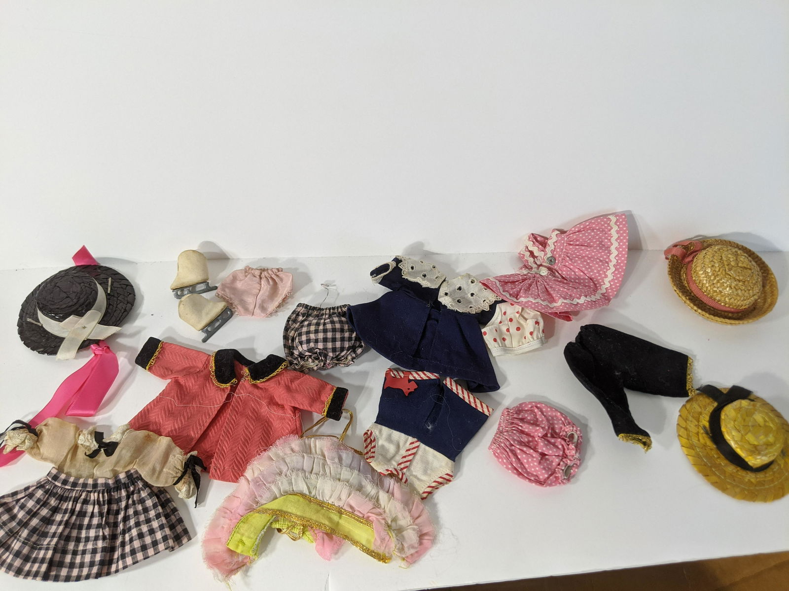 Lot 16 Pieces Vintage Vogue Ginny Assorted Clothes (1 of 8)