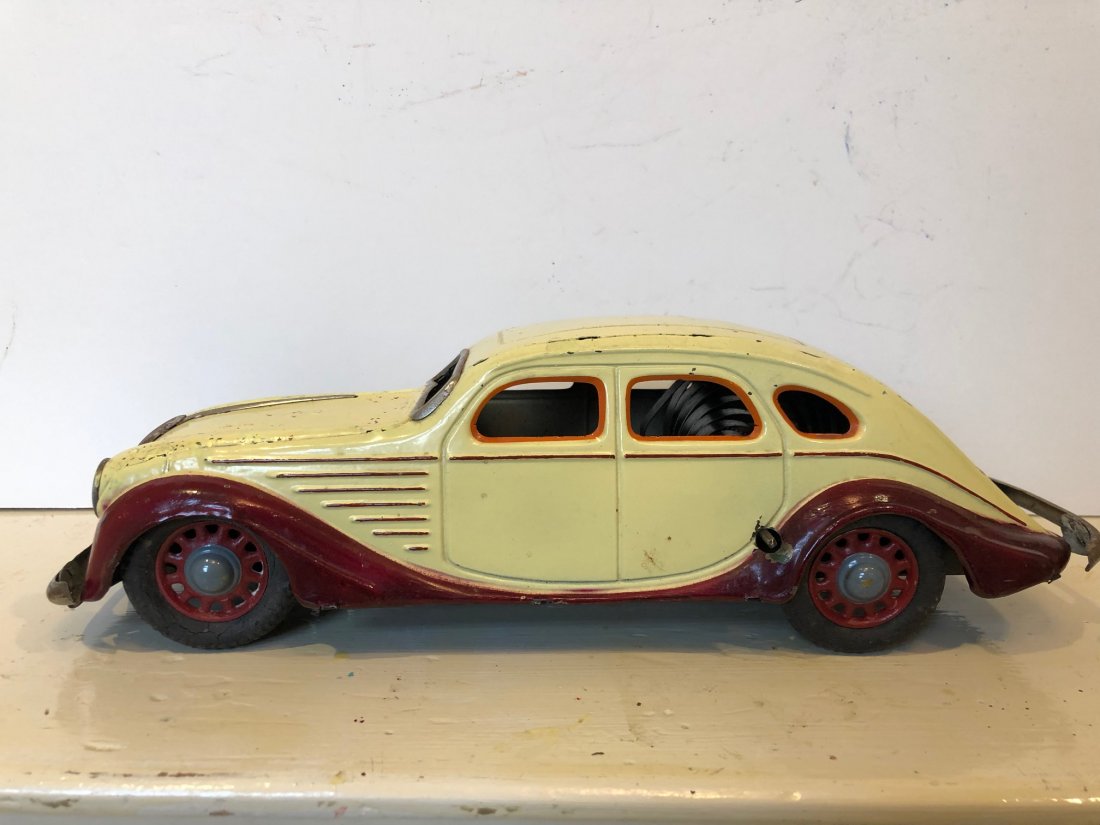 c1935 Paya Chrysler Airflow Tin Wind Up Car (1 of 7)