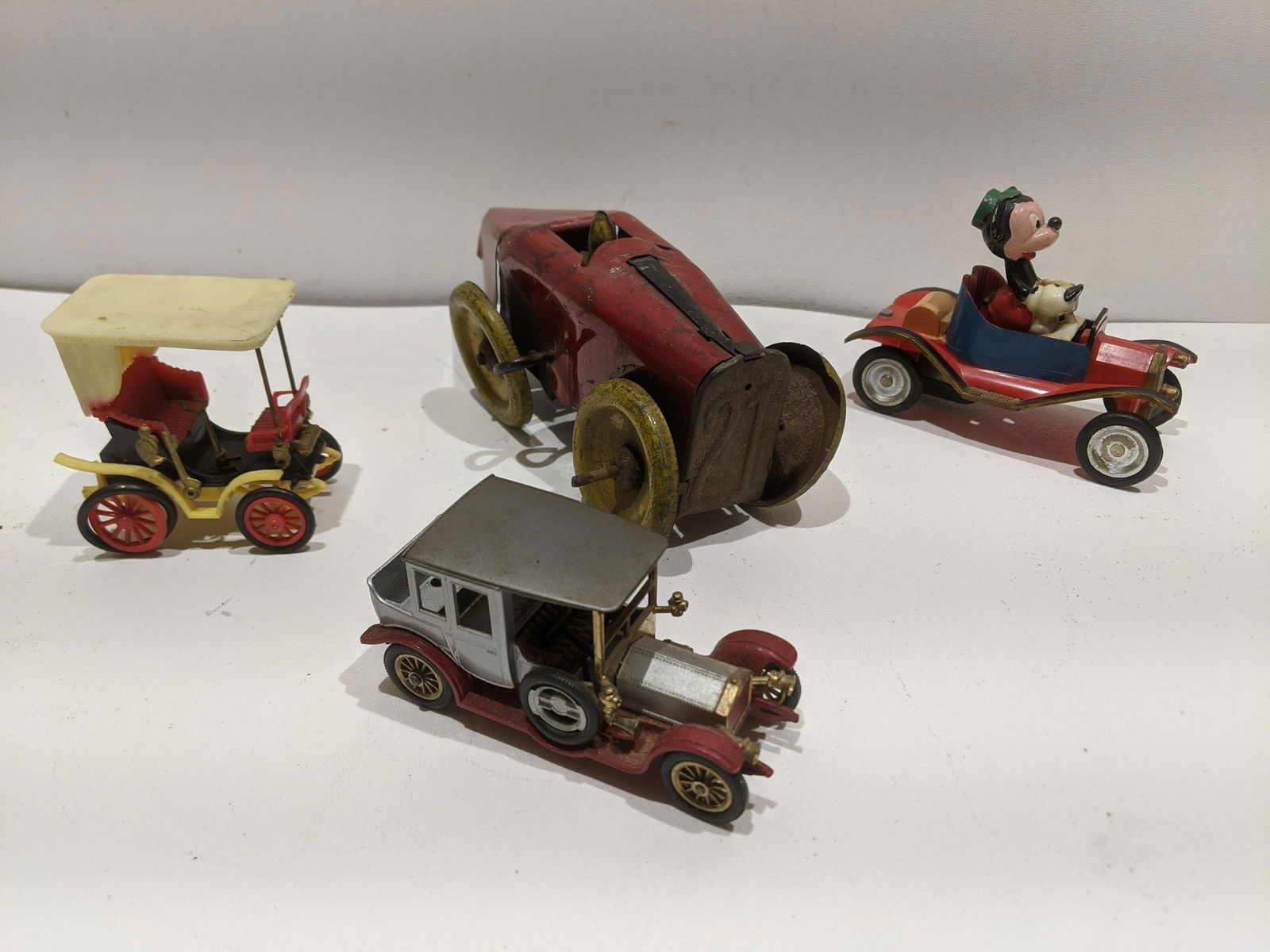 Lt 4 Old Cars Mickey Mouse 1910 Ford Tin Race Car Wind (1 of 5)