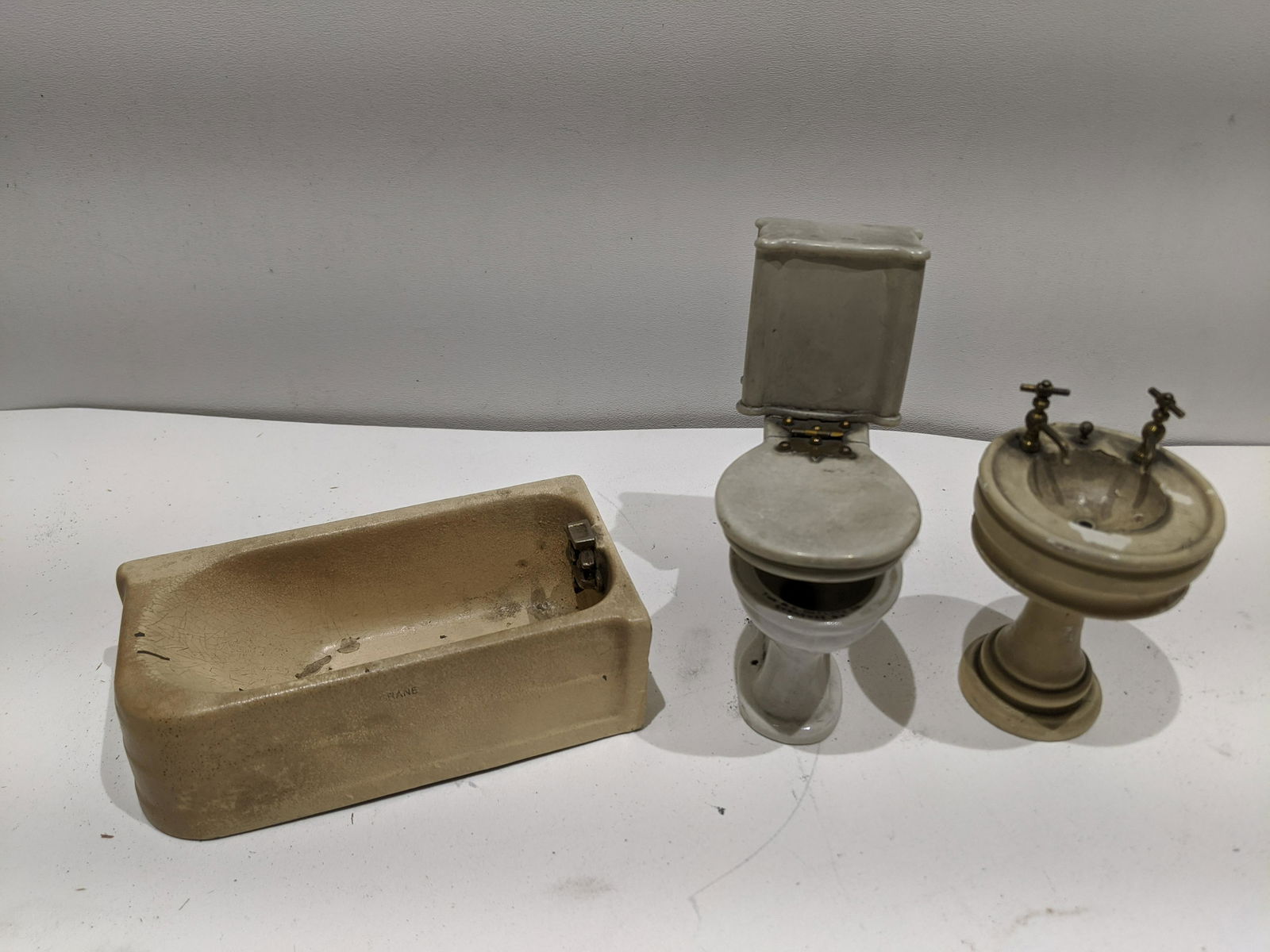 Antique Dollhouse Bath Arcade Tub McClure Toilet & Sink (1 of 7)