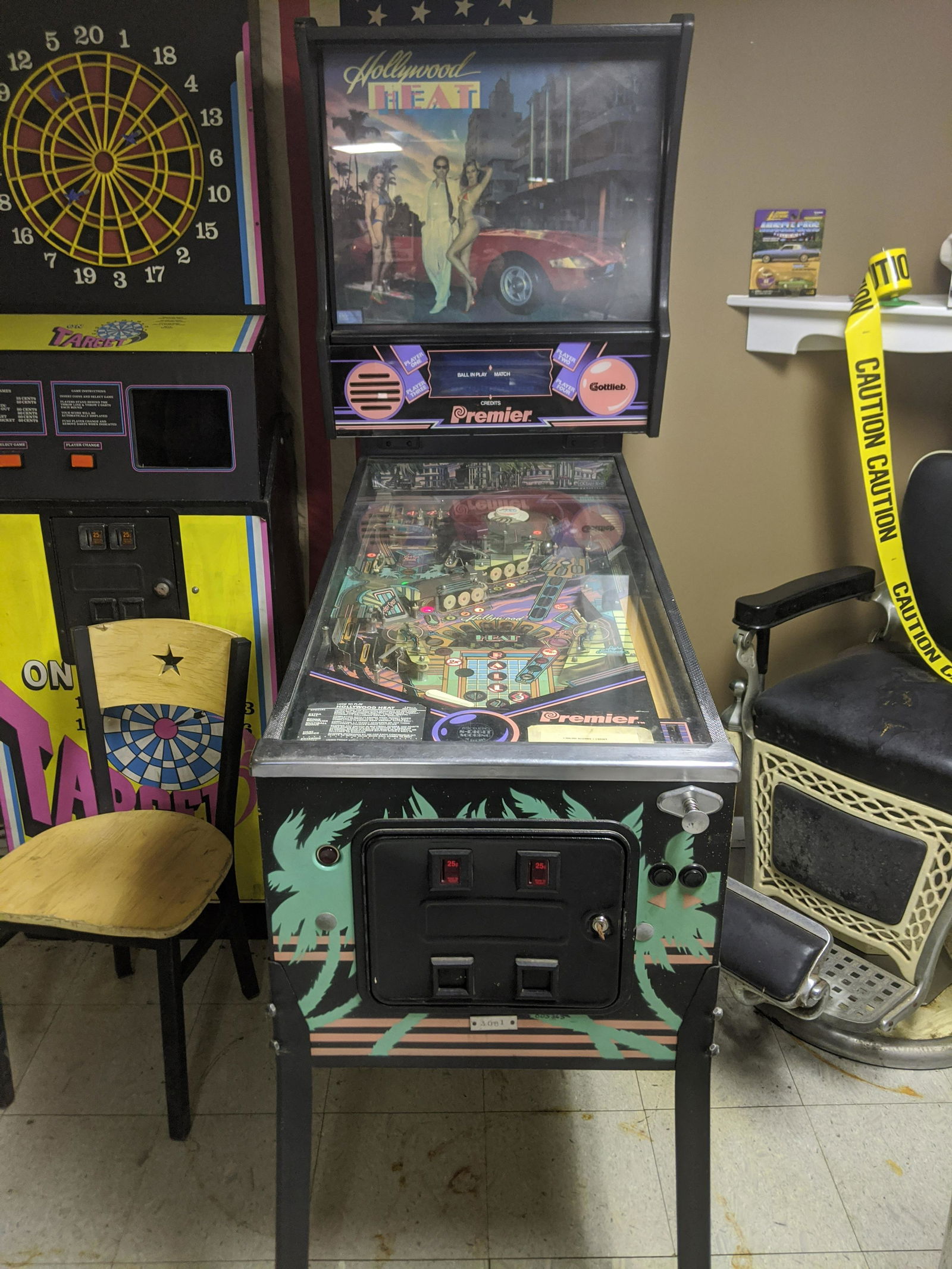 1985 Gottlieb Hollywood Heat Pinball Machine (1 of 10)