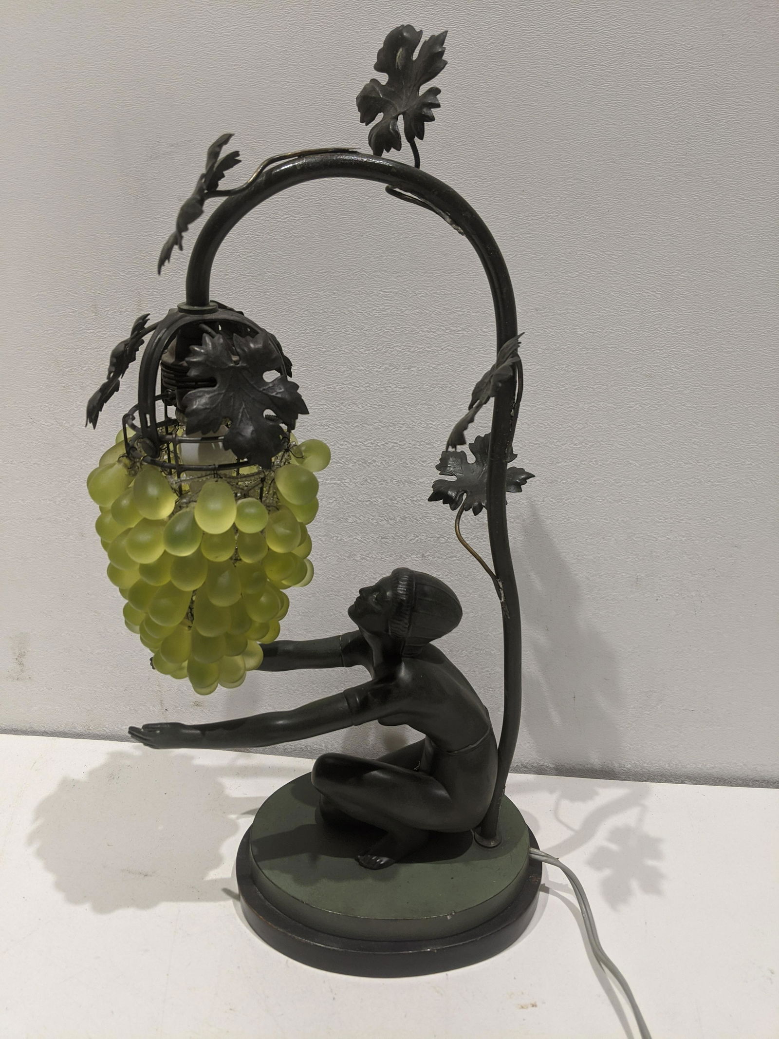 Reproduction Flapper Girl Figural Table Lamp (1 of 7)