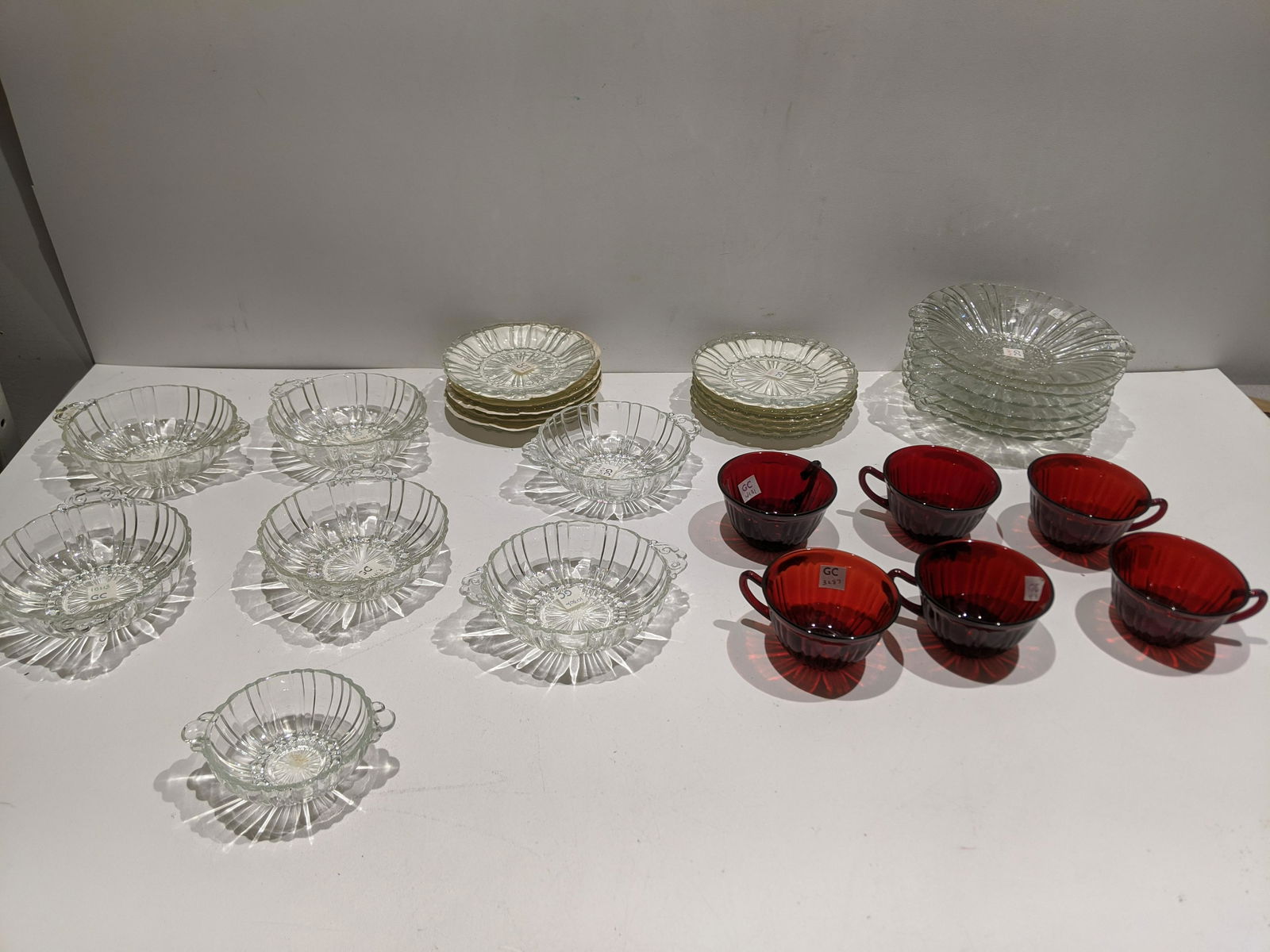 Lot 31 Old Café Depression Glass Plates Bowls Cups etc: Lot 31 Old Café Depression Glass including 6 handles plates, 6 plates, 6 saucers, 6 red cups, 6 bowls and small bowl. Condition:As found, Sold as is. No obvious cracks or chips Shipping:We offer in-h