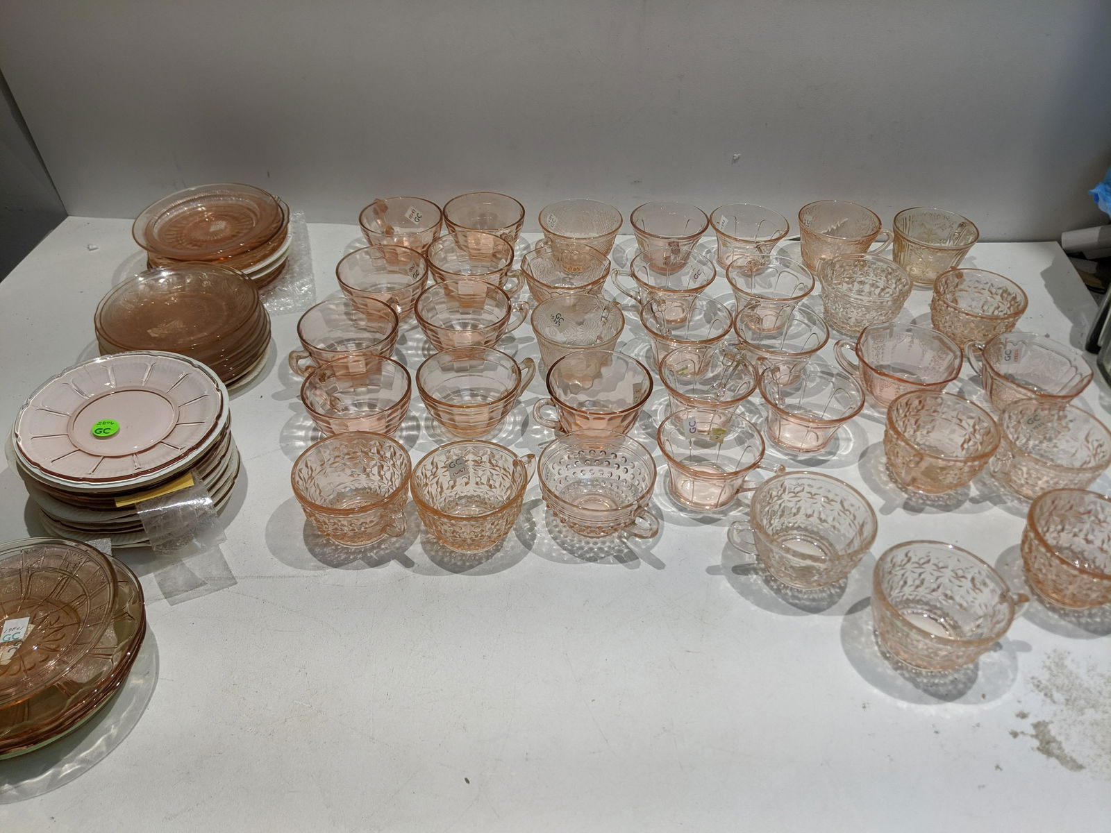 Lot 70 Assorted Pink Depression Glass Cups & Saucers (1 of 10)