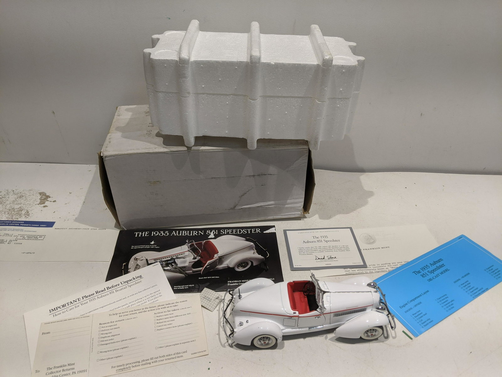 Franklin Mint 1935 Auburn 851 Speedster NIP Die Cast: Franklin Mint 1935 Auburn 851 Speedster in package and box with paperwork. Measurements in inches: 1/24 scale Condition:New in package Shipping:We offer in-house shipping. Item(s) will be packed after