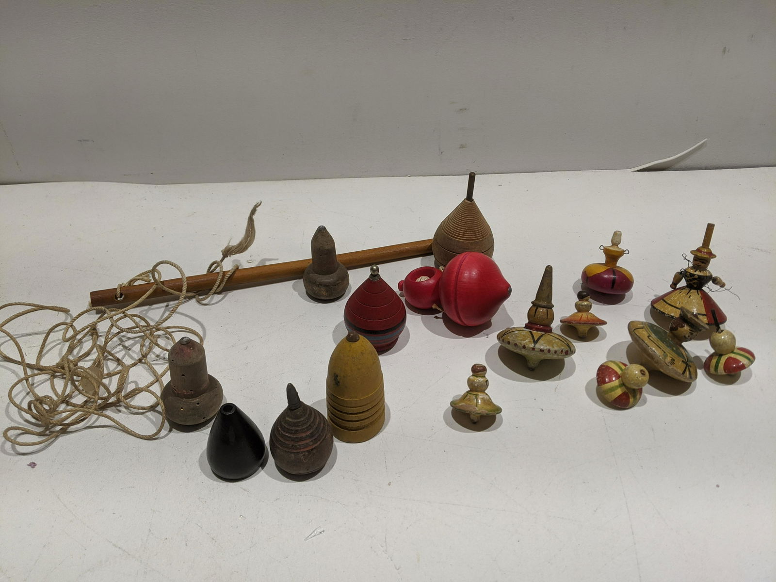 Lot 16 Antique Carved Wood Assorted Tops (1 of 7)